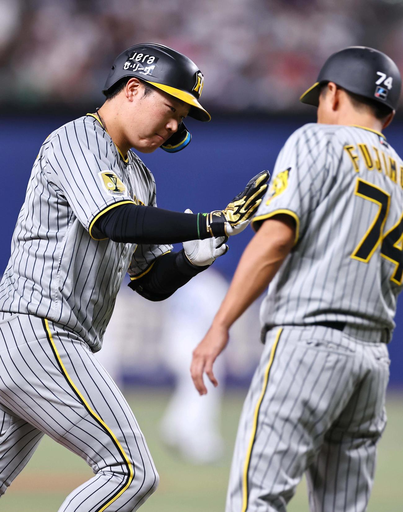 中日対阪神　6回表阪神無死、大山は左越えソロ本塁打を放つ（撮影・上田博志）