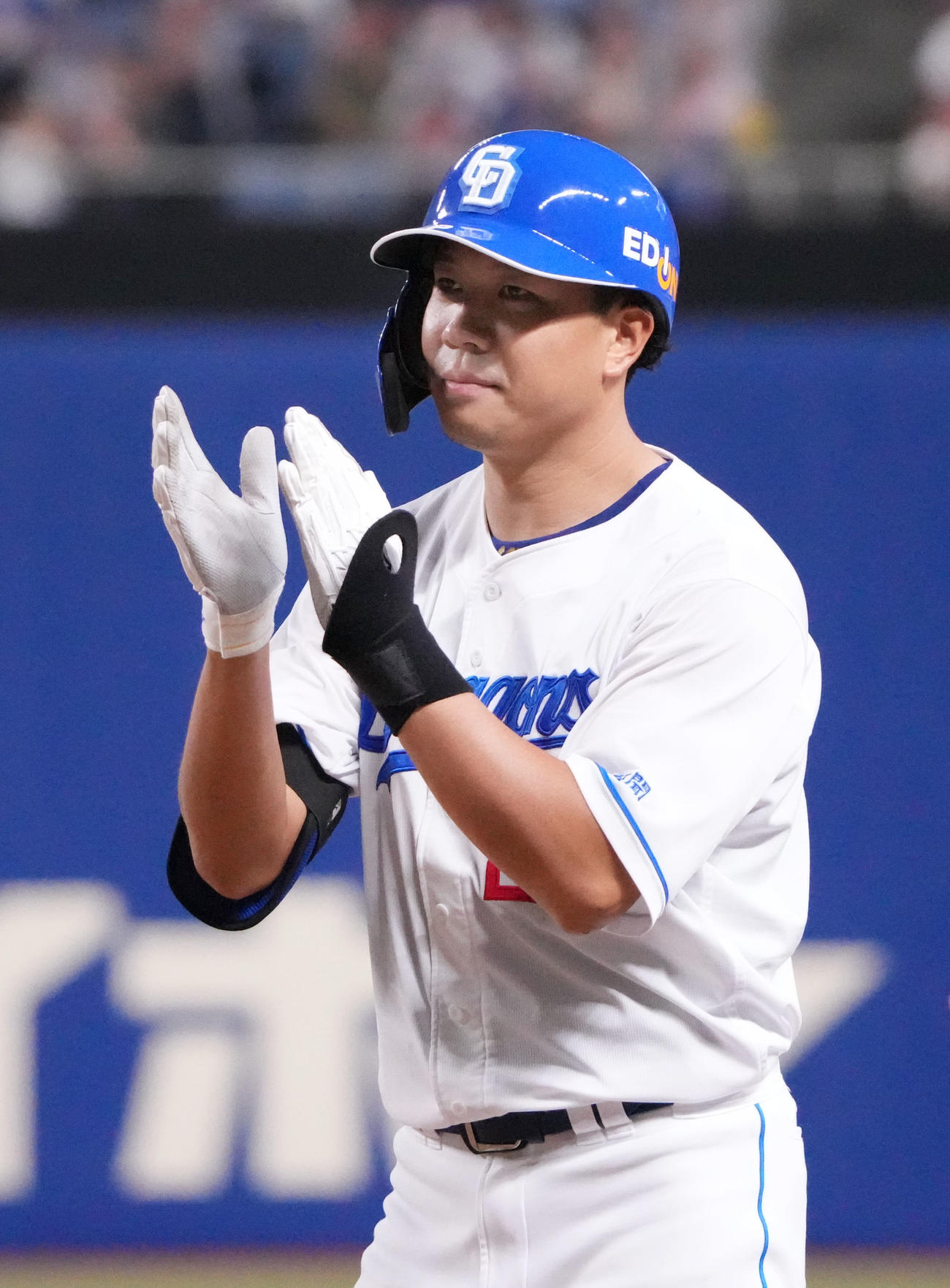 中日対阪神　4回裏中日無死満塁、左前適時打を放った大野（撮影・森本幸一）