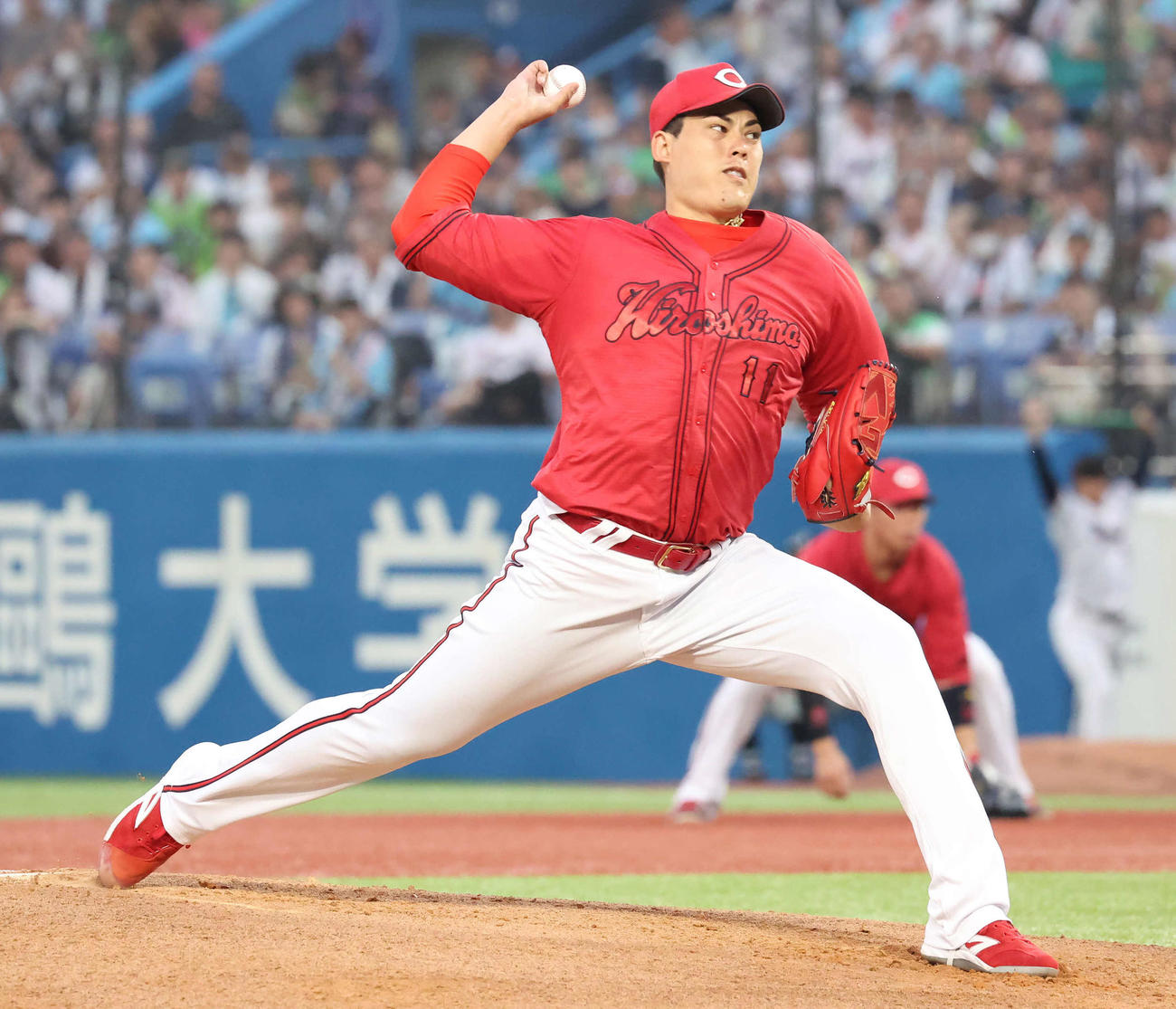 ヤクルト対広島　力投する広島先発九里（撮影・丹羽敏通）