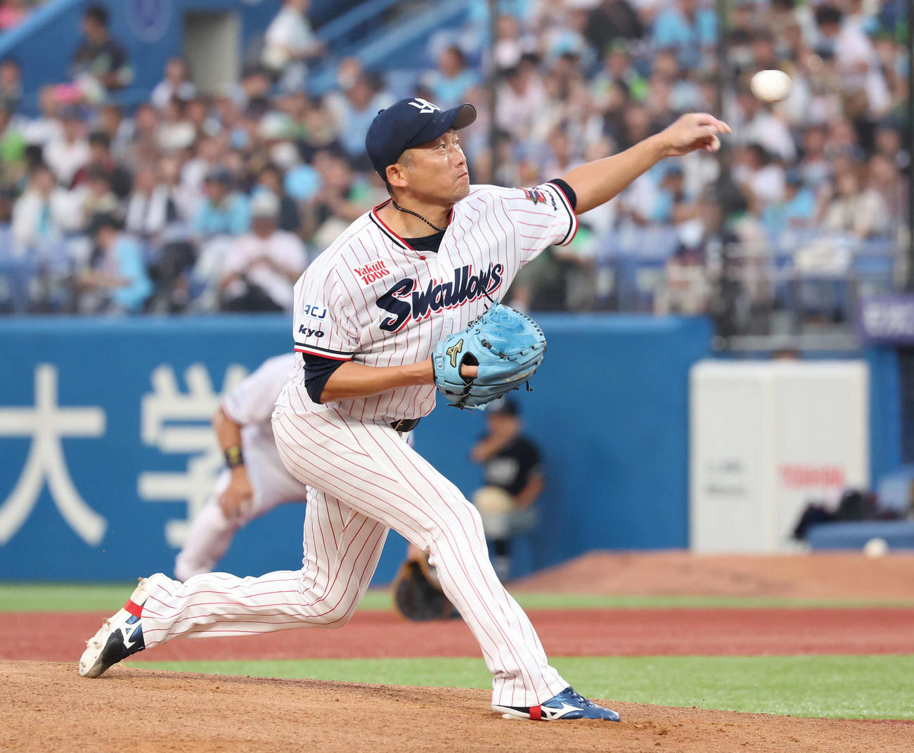 ヤクルト対広島　力投するヤクルト先発石川（2024年8月18日撮影）