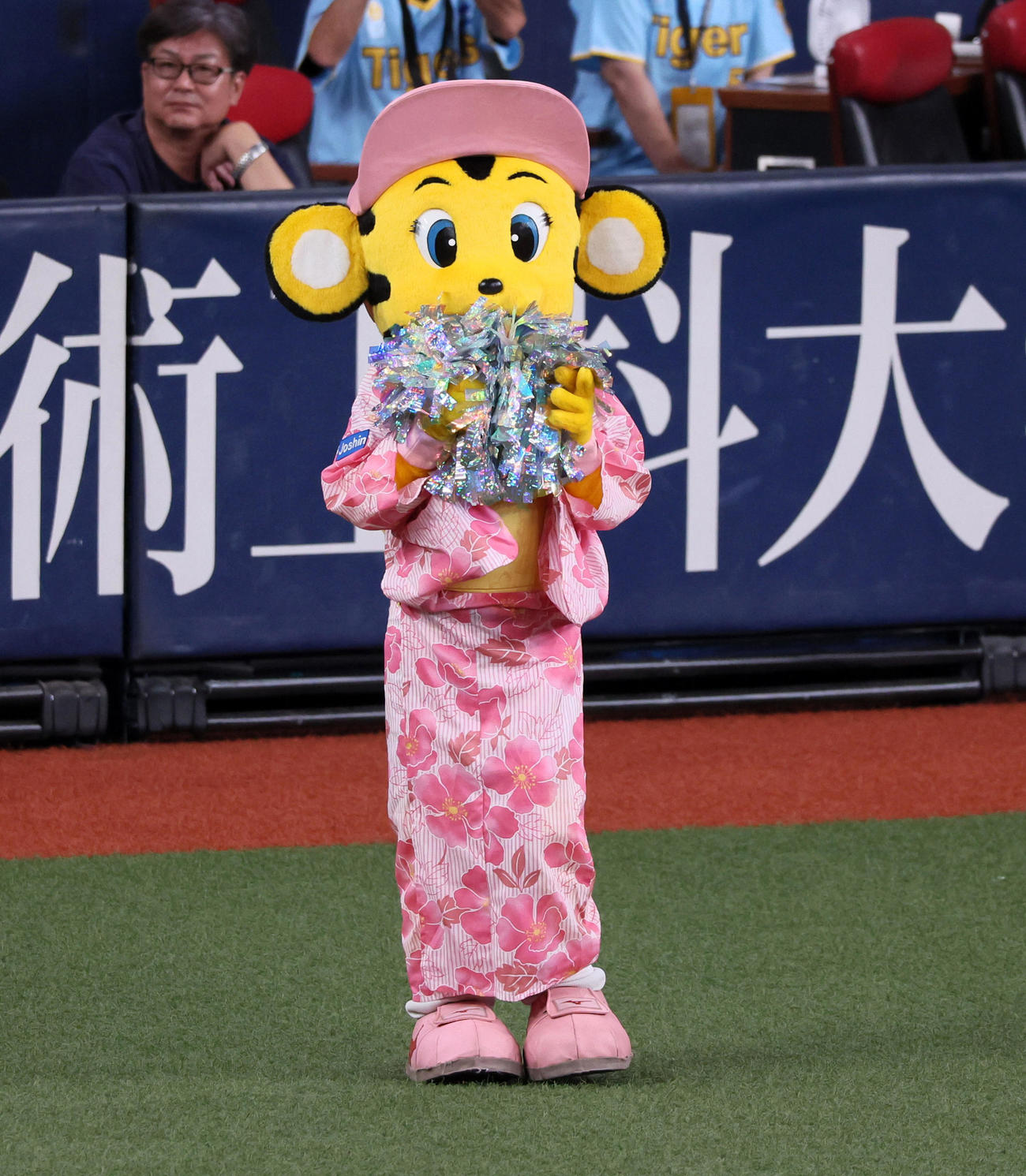 阪神対ヤクルト　もちろんラッキーも浴衣姿で登場です（撮影・加藤哉）