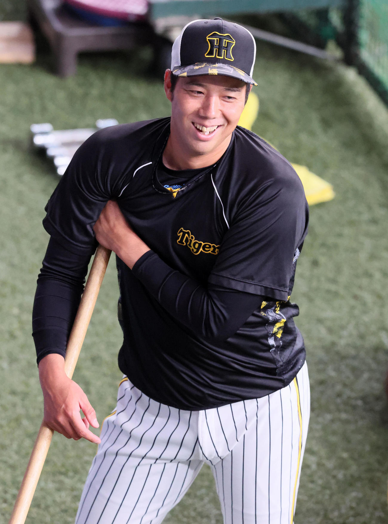 阪神対ヤクルト　明るい表情を見せる青柳（撮影・加藤哉）