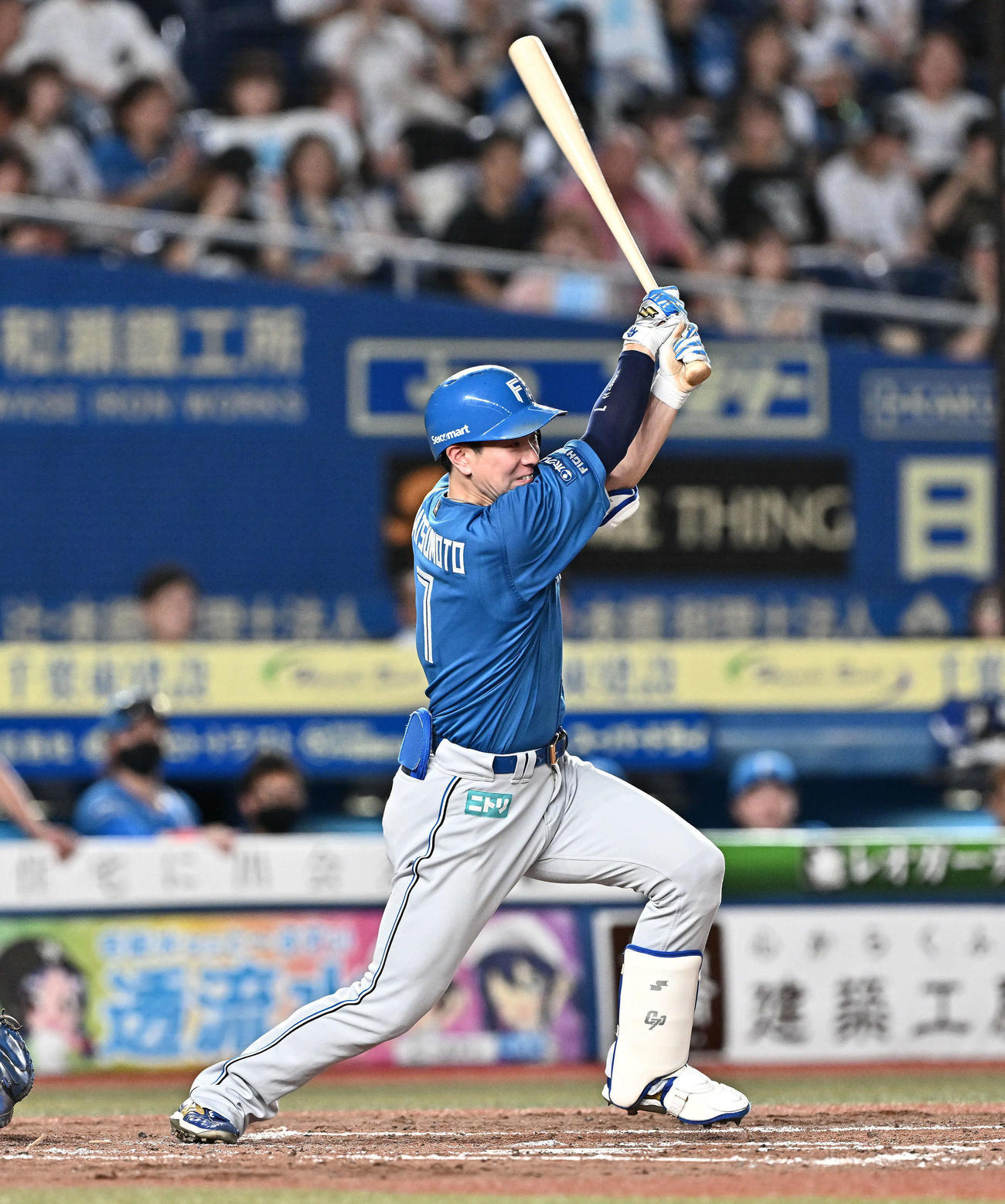 ロッテ対日本ハム　3回表日本ハム無死一塁、松本剛は中前打を放つ（撮影・滝沢徹郎）
