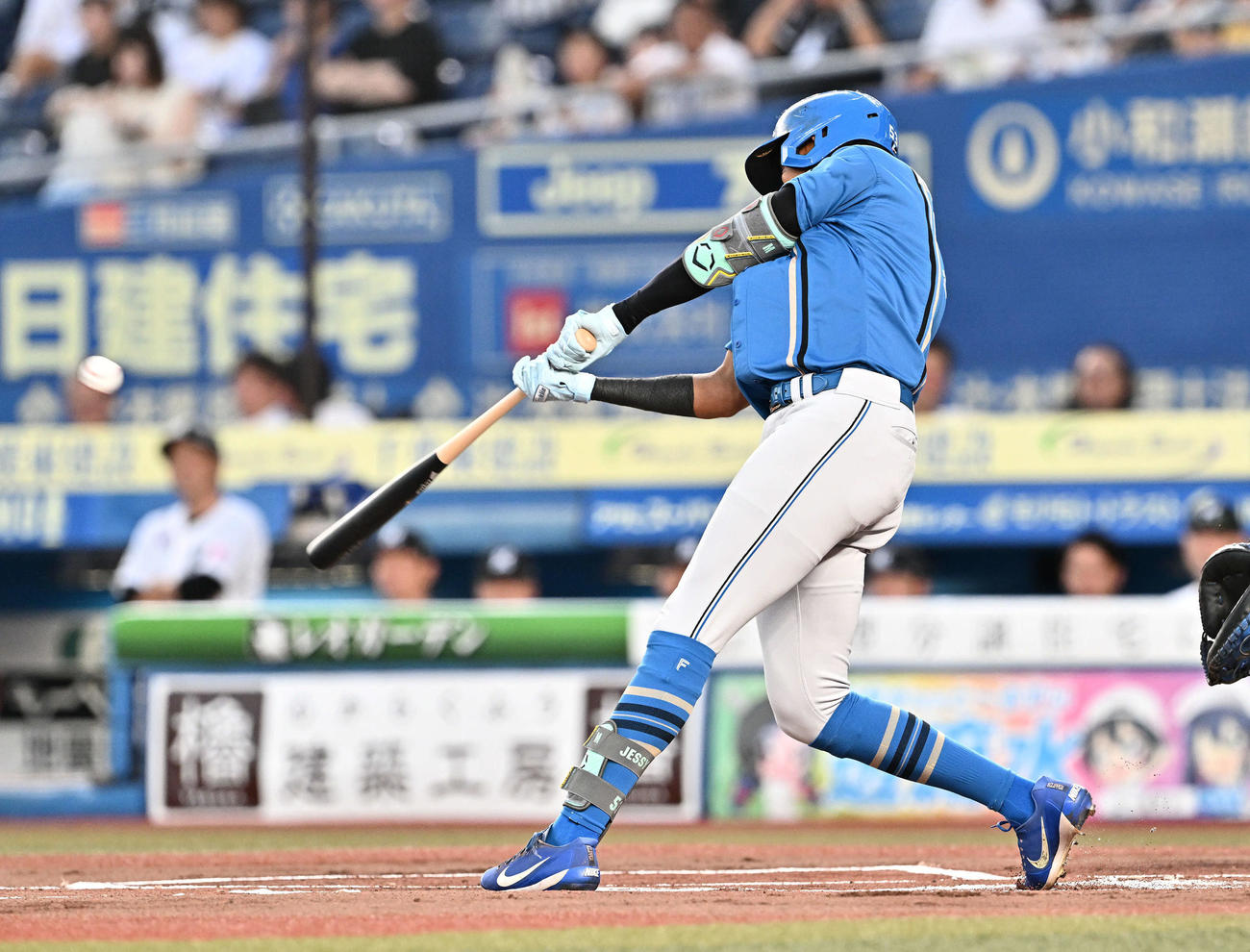 ロッテ対日本ハム　1回表日本ハム無死、水谷は中越え先制ソロ本塁打を放つ（撮影・滝沢徹郎）