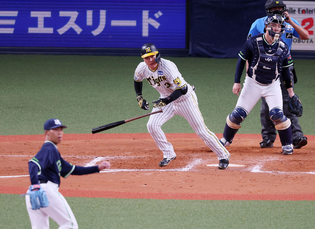 阪神対ヤクルト　7回裏阪神2死一、二塁、大山は適時打を放つ。投手山野（撮影・加藤哉）