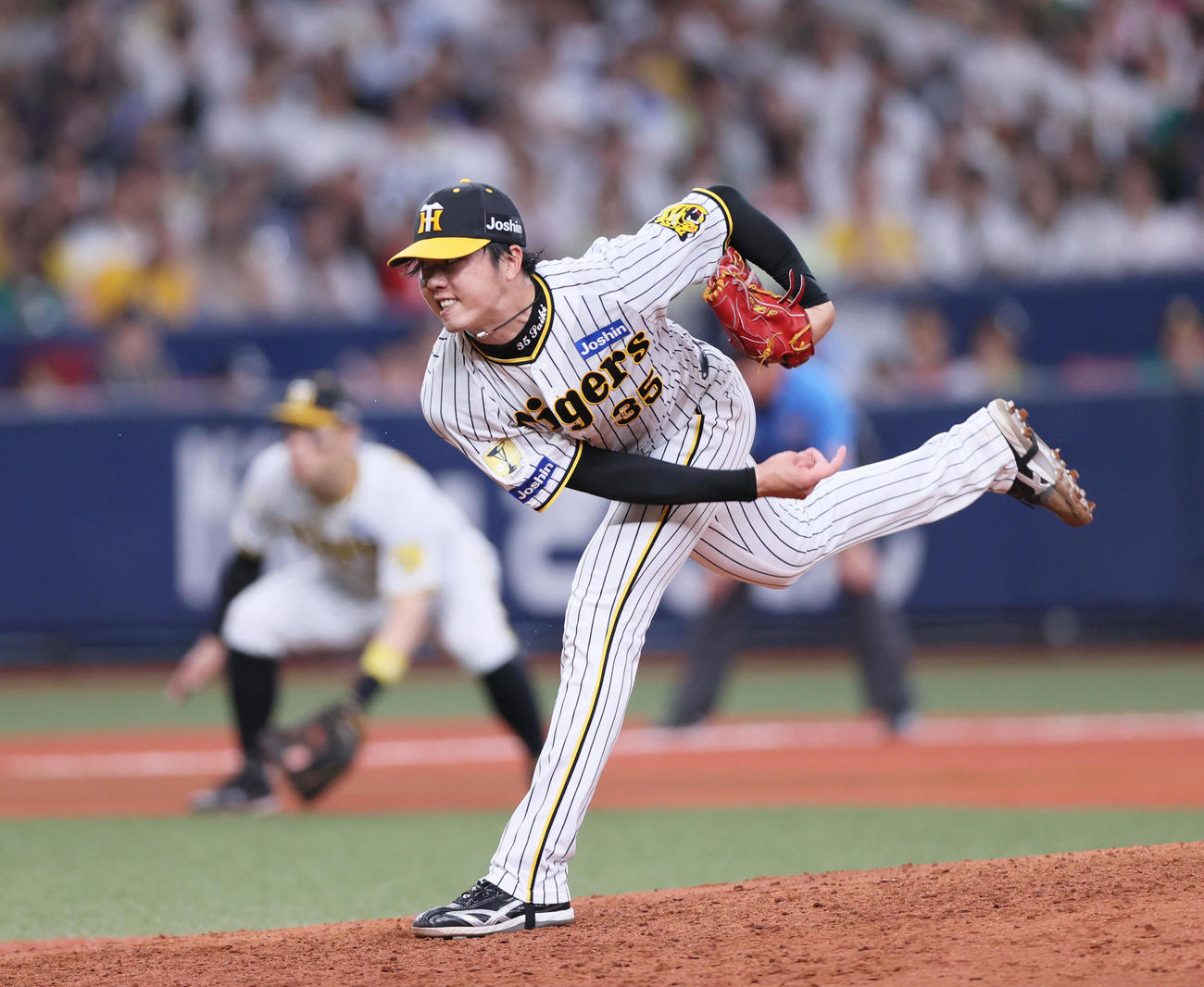 阪神対ヤクルト　7回表、力投する阪神先発の才木（撮影・上山淳一）