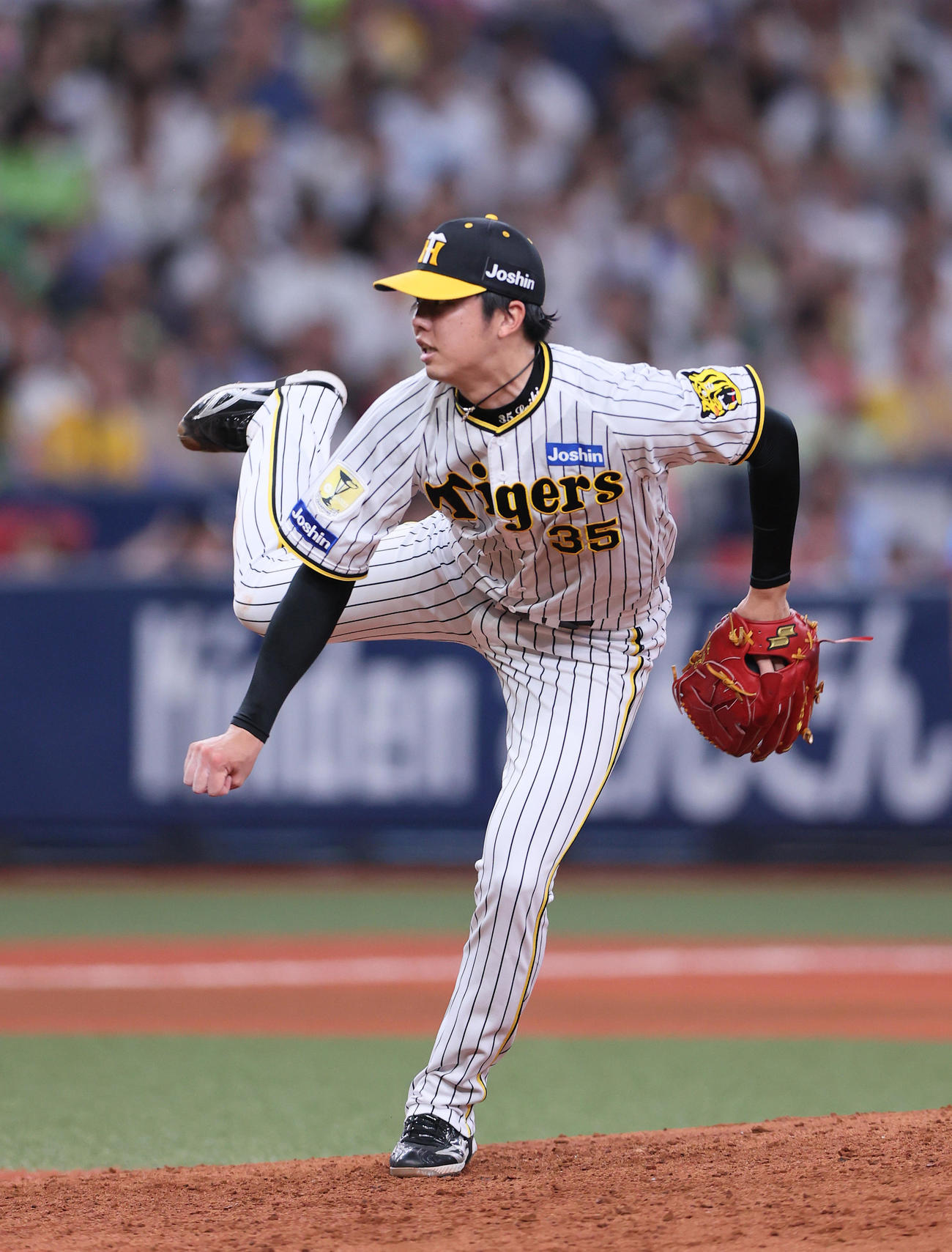 阪神対ヤクルト　7回表、力投する阪神先発の才木（撮影・上山淳一）