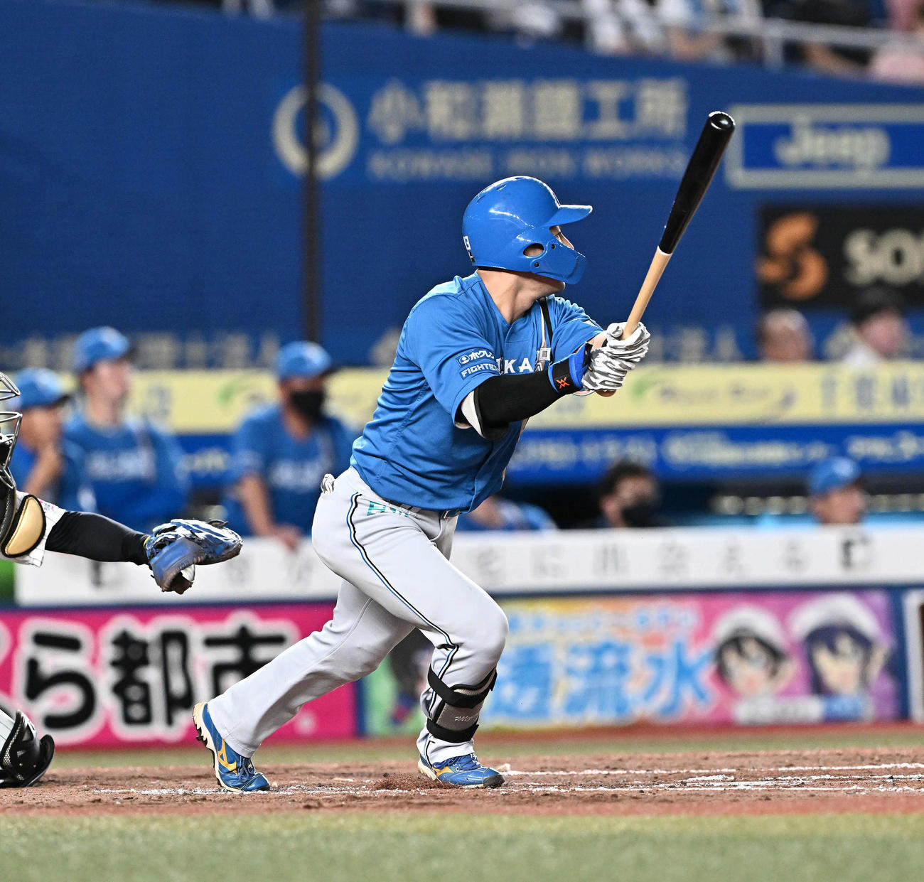 ロッテ対日本ハム　3回表日本ハム無死、水野は左中間へソロ本塁打を放つ（撮影・滝沢徹郎）