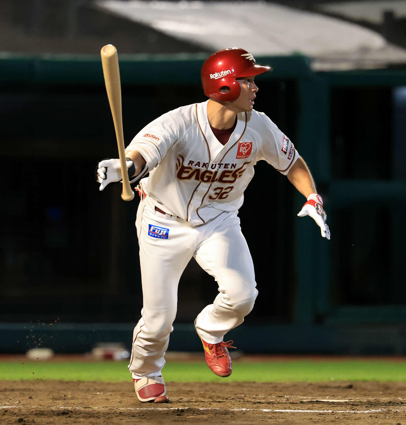 楽天対ソフトバンク　4回裏楽天1死二塁、中島は中適時二塁打を放つ（撮影・浅見桂子）