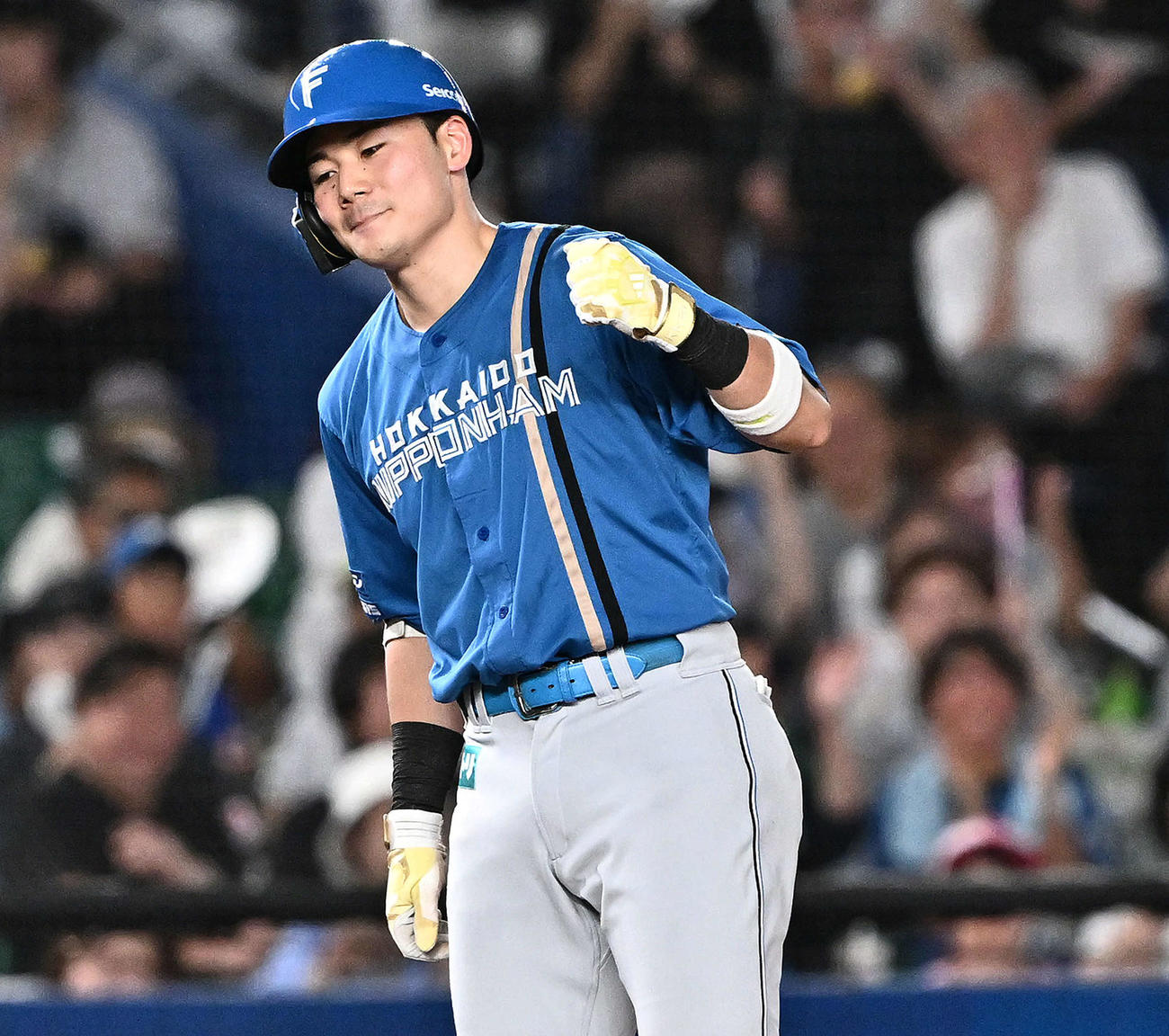 ロッテ対日本ハム　3回表日本ハム1死三塁、清宮は右翼に適時三塁打を放ちガッツポーズする（撮影・滝沢徹郎）