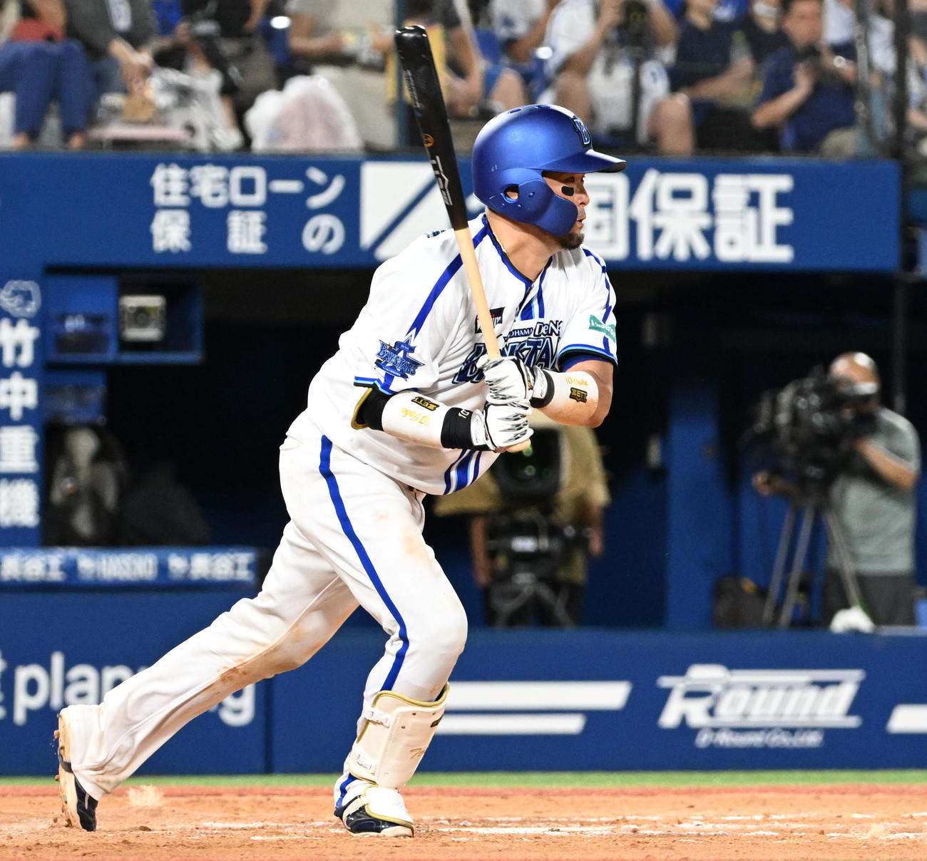 7回裏DeNA2死一、二塁、戸柱が中前に適時打を放つ（撮影・千葉一成）
