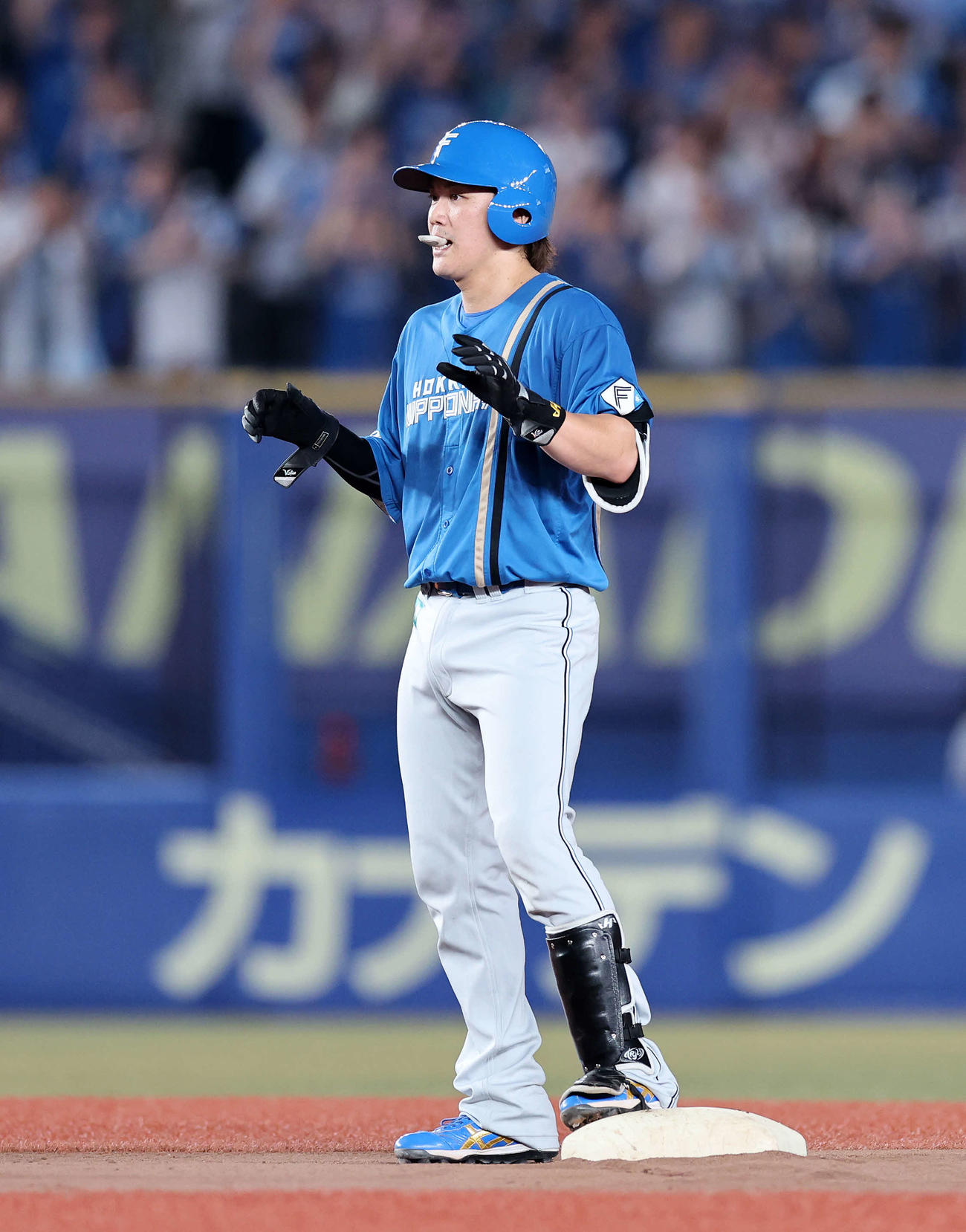ロッテ対日本ハム　3回表日本ハム無死、伏見は左越え二塁打を放つ（撮影・鈴木正人）