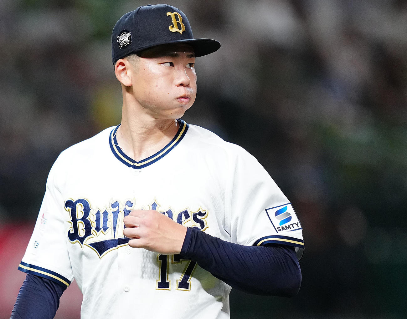 西武対オリックス　6回裏の登板を終え先制を許したオリックス先発の曽谷は悔しげな表情を見せながら引き揚げる（撮影・垰建太）