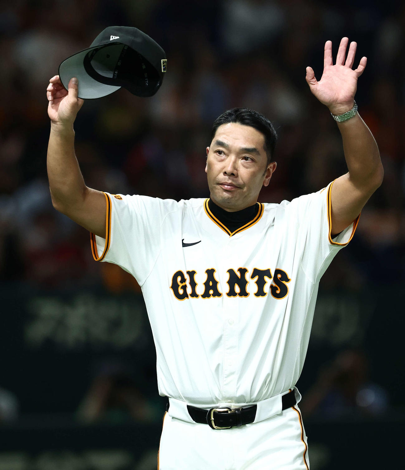巨人対広島　広島に勝利しあいさつする阿部監督（撮影・河田真司）