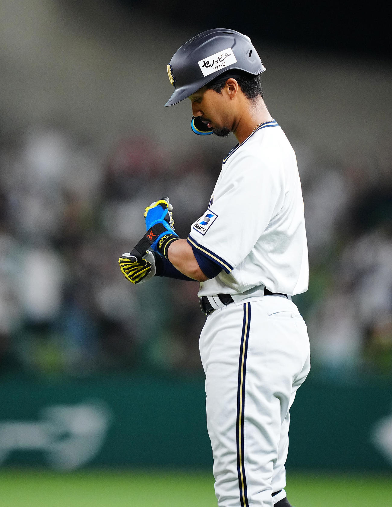 西武対オリックス　6回表オリックス1死一、二塁、好機で遊ゴロ併殺の宗はがっくりと肩を落とす（撮影・垰建太）