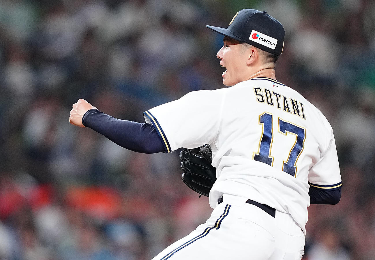 西武対オリックス　3回裏西武2死一、二塁、源田を三振に仕留め声を上げるオリックス先発の曽谷（撮影・垰建太）