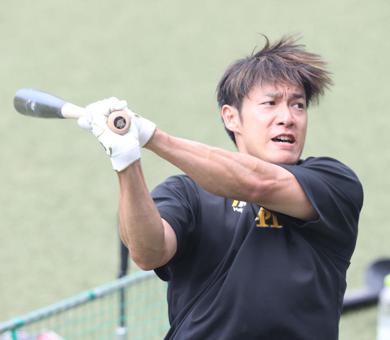 力強く打撃練習を行う柳田（撮影・梅根麻紀）