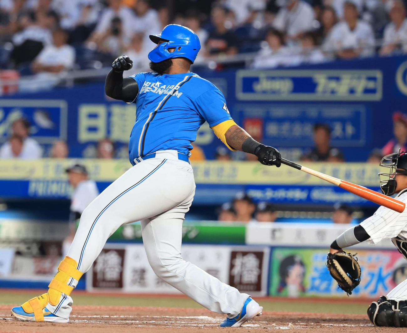 ロッテ対日本ハム　2回表日本ハム無死二塁、レイエスは右適時打を放つ（撮影・浅見桂子）
