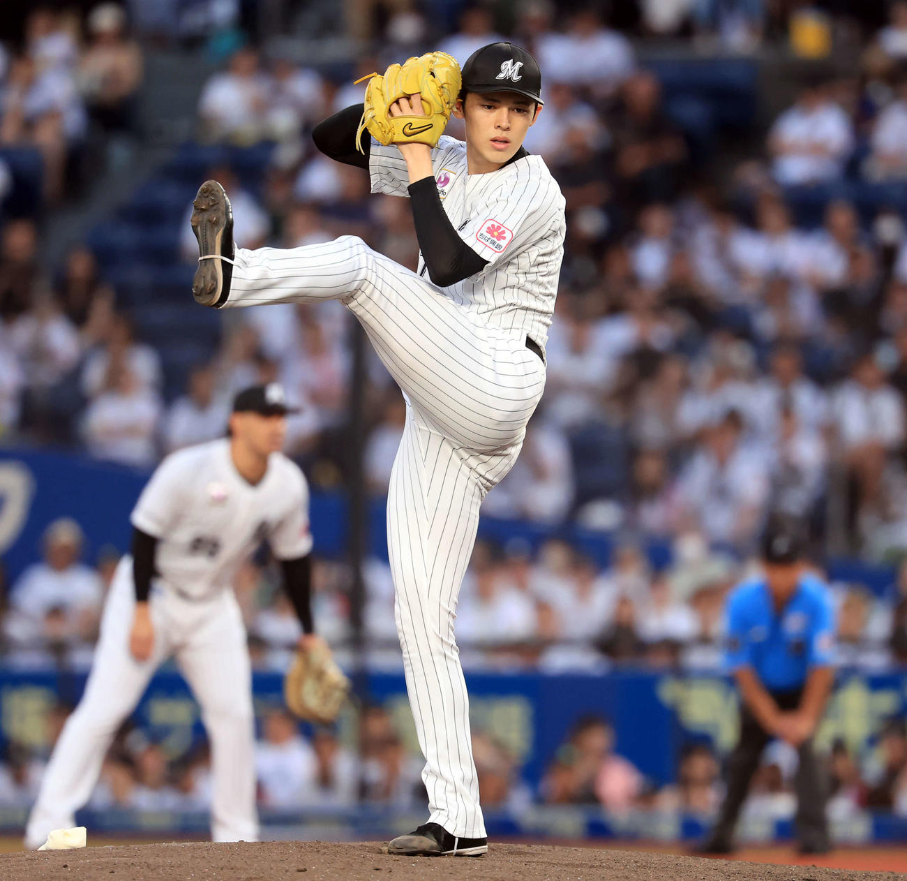 ロッテ対日本ハム　力投するロッテ先発の佐々木（撮影・浅見桂子）