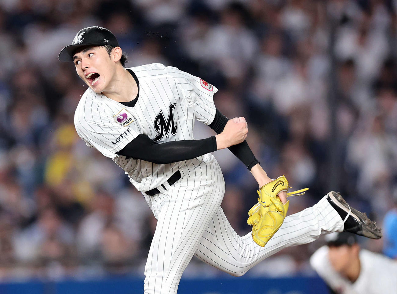 ロッテ対日本ハム　力投するロッテ先発の佐々木（撮影・鈴木正人）