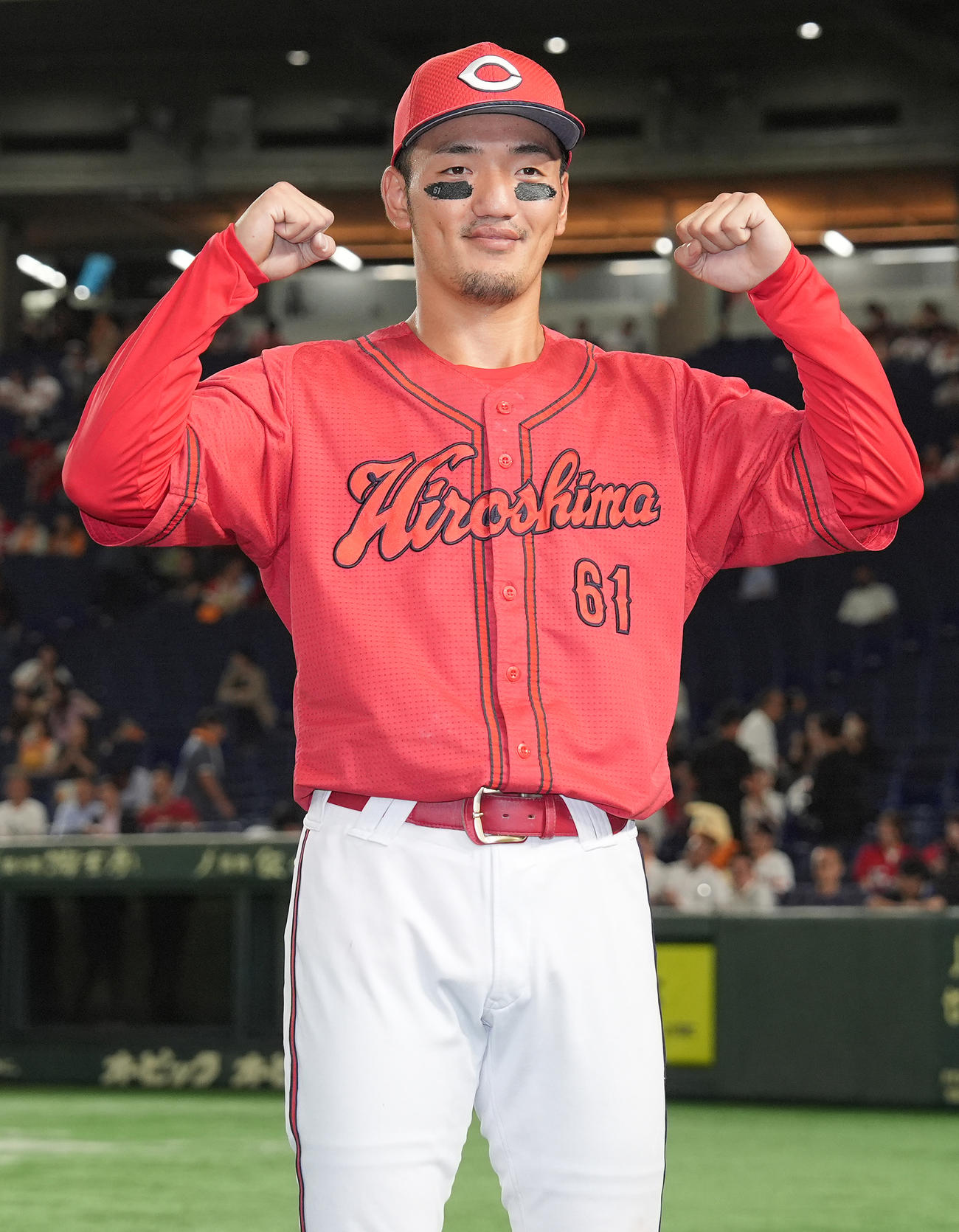巨人対広島　ヒーローインタビュー後、ガッツポーズする広島矢野（撮影・鈴木みどり）