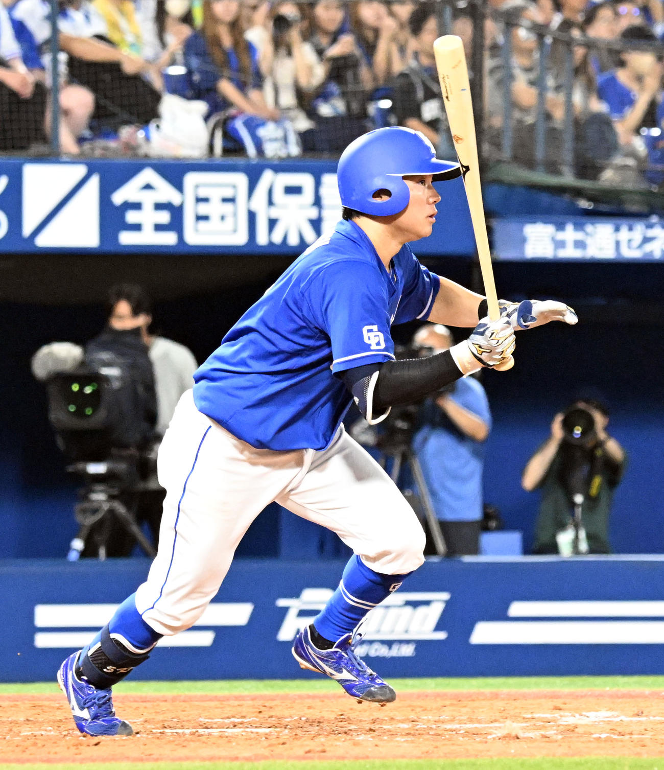 DeNA対中日　9回表中日1死満塁、村松が右前に同点適時打を放つ（撮影・千葉一成）
