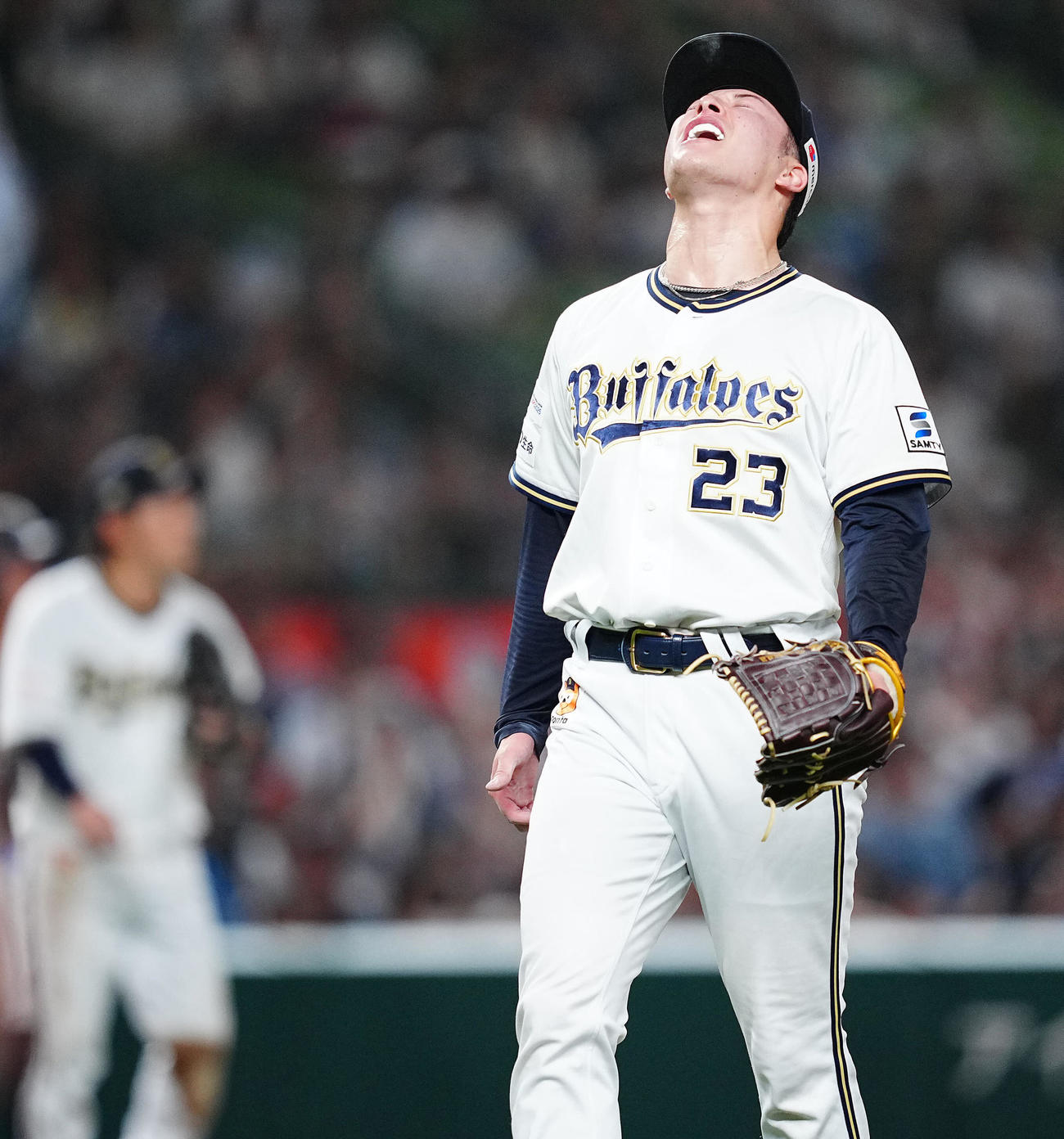 西武対オリックス　10回裏西武2死満塁、源田を遊ゴロで無失点で切り抜けた吉田輝星は声をあげる（撮影・垰建太）