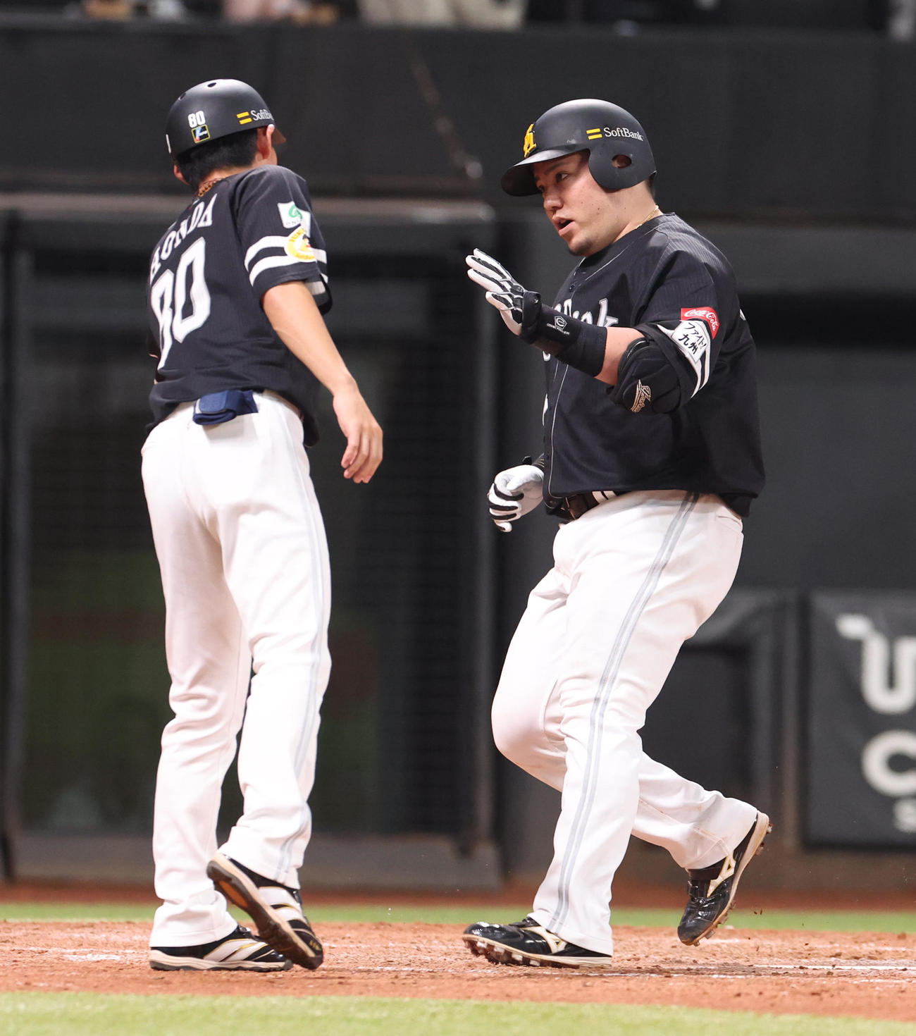 日本ハム対ソフトバンク　4回表ソフトバンク無死、山川は左越え本塁打を放つ（撮影・佐藤翔太）