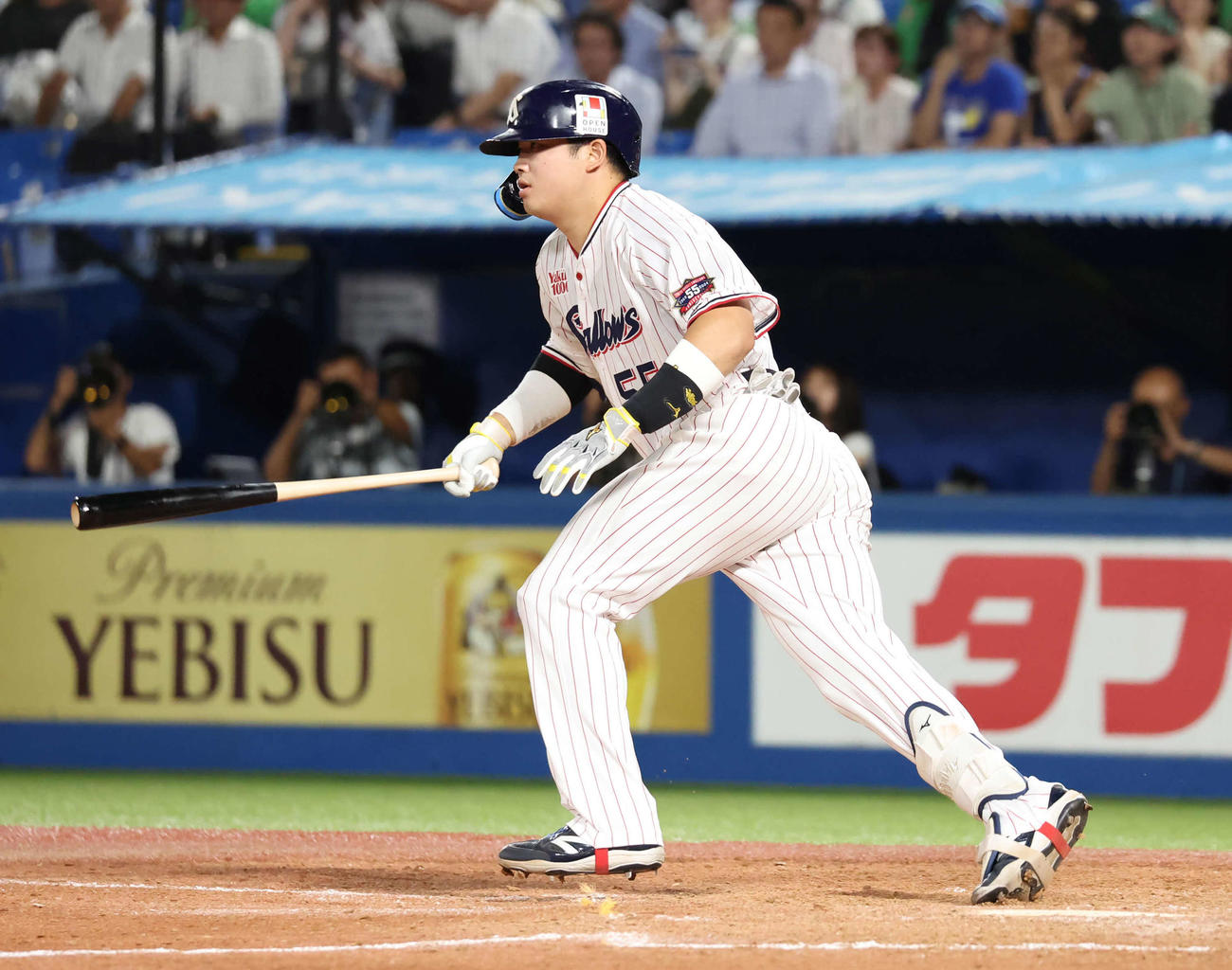 ヤクルト対DeNA 3回裏ヤクルト2死二塁、村上は左前適時打を放つ（撮影・丹羽敏通）