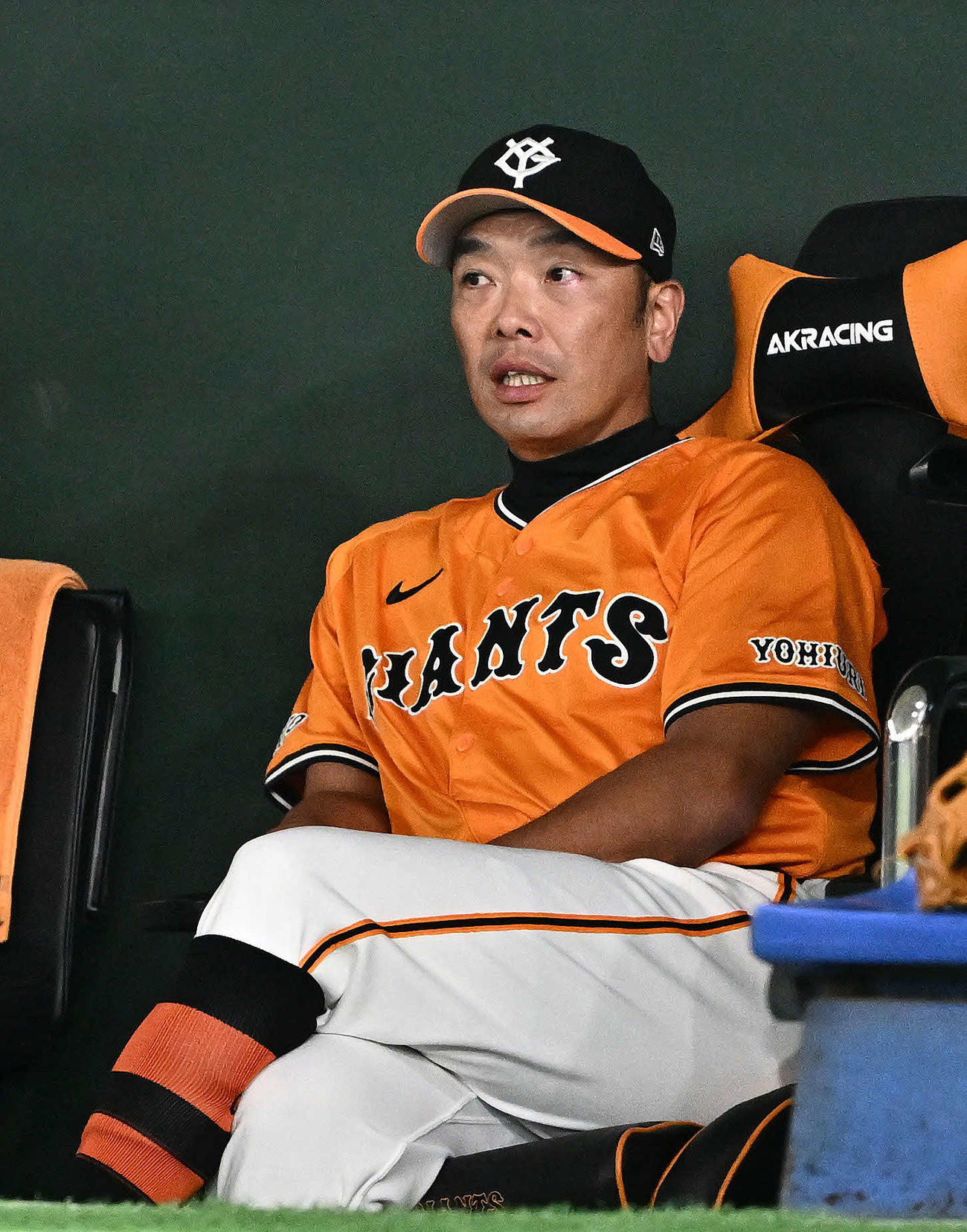 巨人対中日　ベンチで浮かない表情の巨人阿部監督（撮影・滝沢徹郎）　