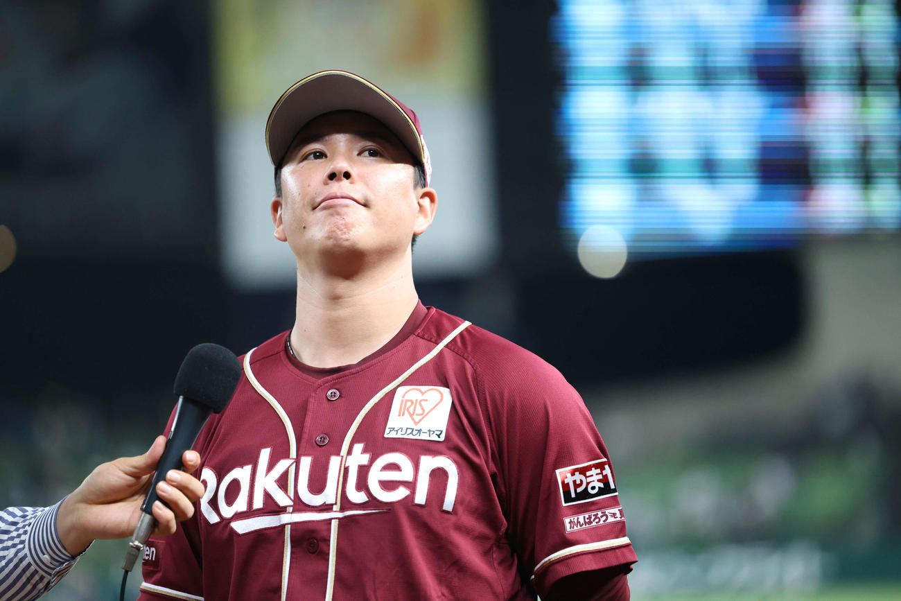西武対楽天　西武に勝利し、インタビューに答える楽天藤井（撮影・河田真司）