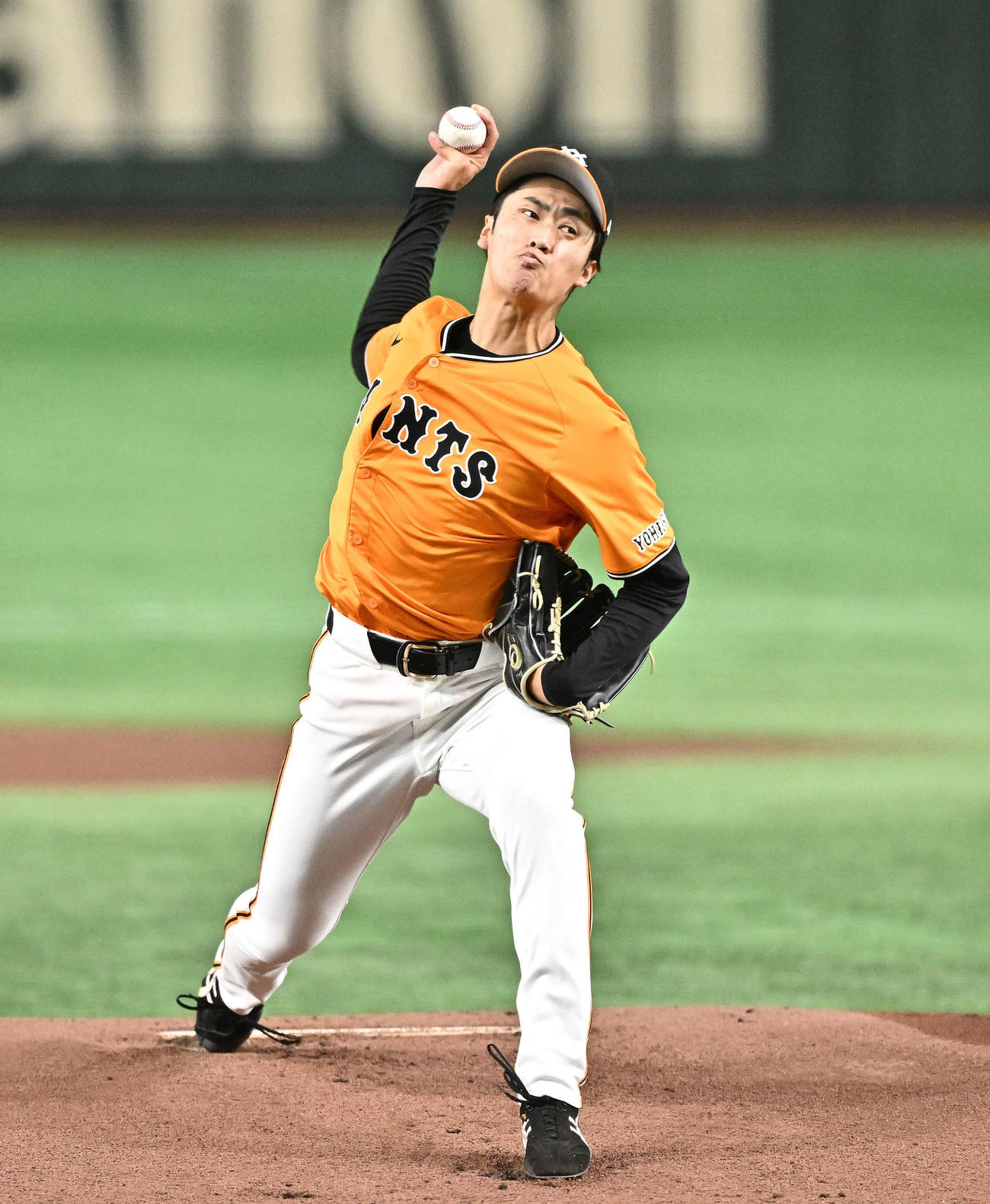 巨人対中日　巨人先発の西舘（撮影・滝沢徹郎）