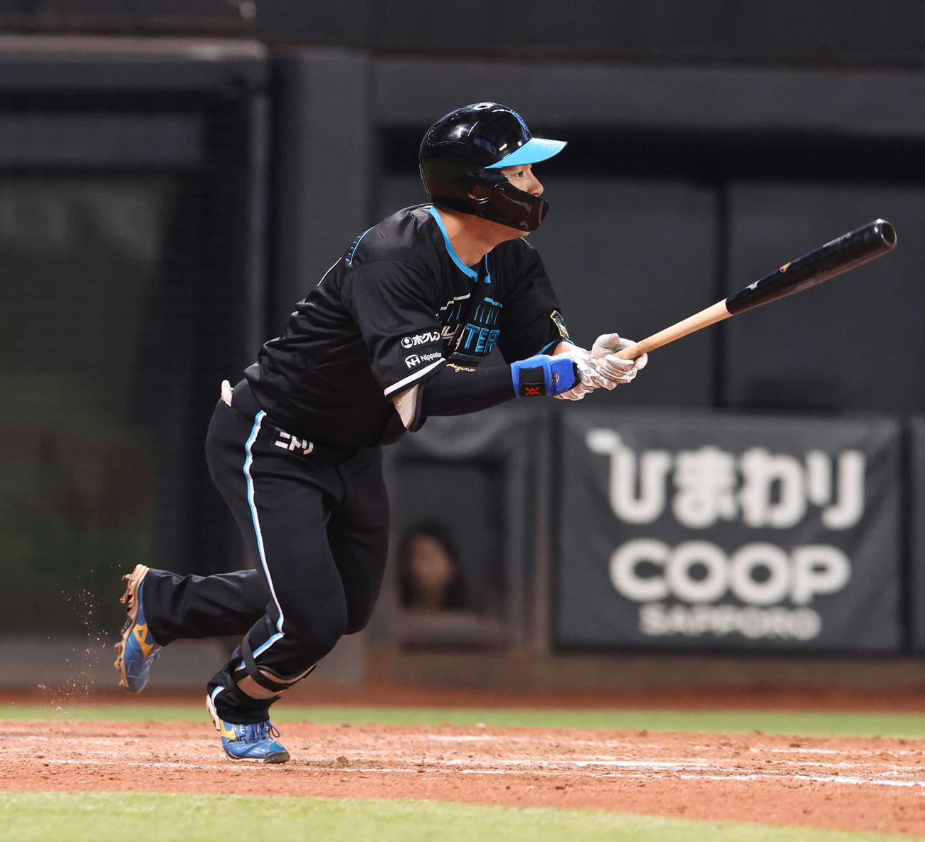日本ハム対ソフトバンク　3回裏日本ハム2死満塁、水野は中前適時打を放つ（撮影・佐藤翔太）