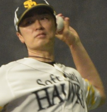 キャッチボールを行うソフトバンク和田（撮影・佐藤究）