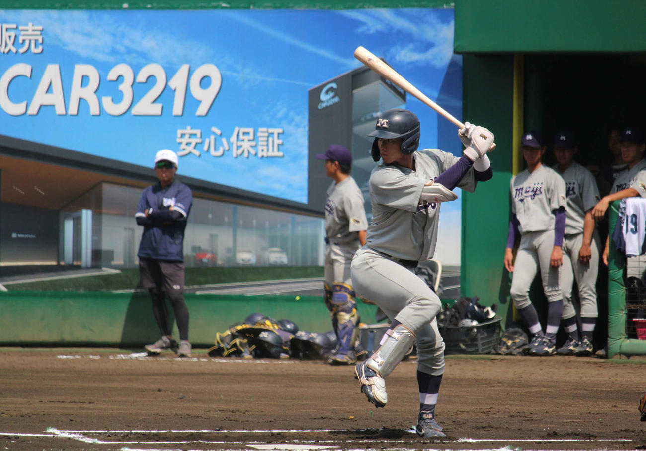 西武3軍とのオープン戦で二塁打を放った明大・宗山（撮影・金子真仁）