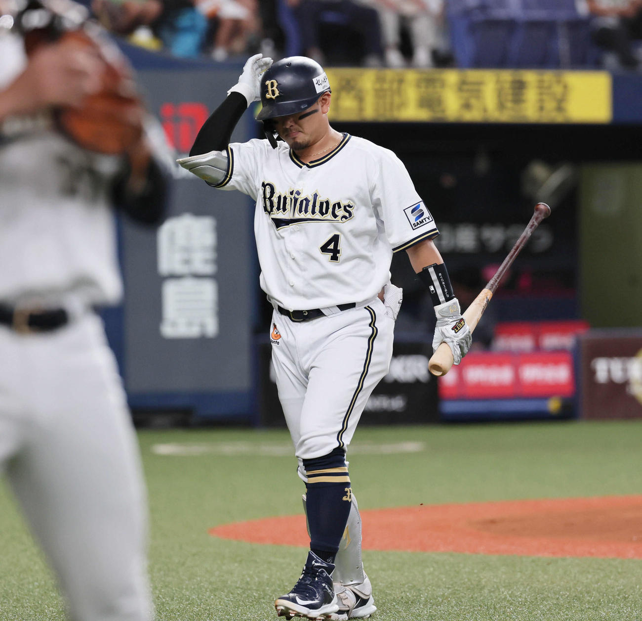 オリックス対ロッテ　1回裏オリックス1死一、三塁、森は空振り三振に倒れる（撮影・宮崎幸一）