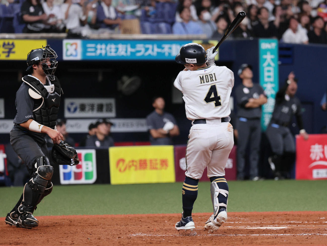 オリックス対ロッテ　9回裏オリックス2死満塁、森は遊飛に倒れてゲームセット（撮影・宮崎幸一）