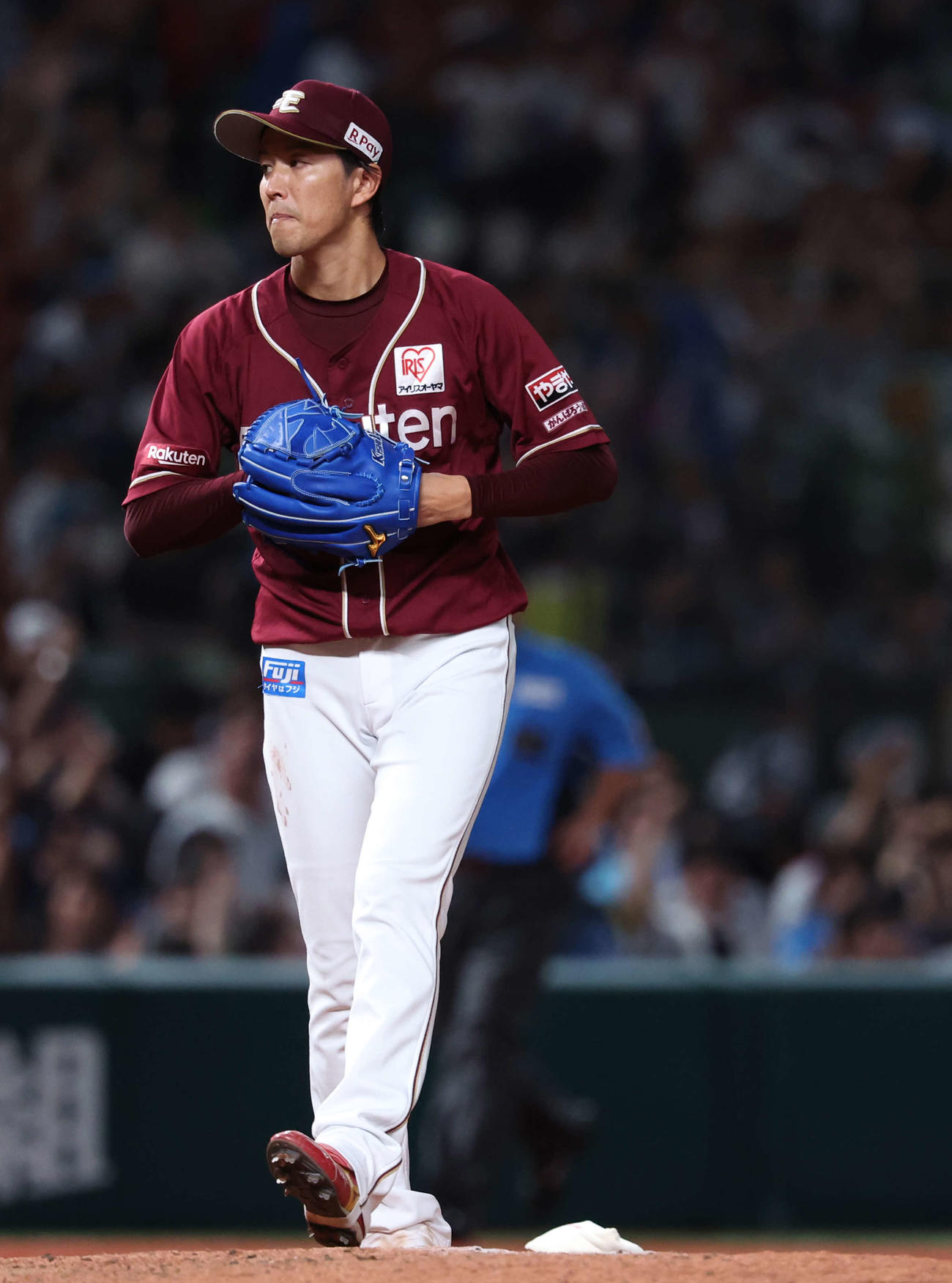 西武対楽天　7回裏西武無死、佐藤龍に左越えソロ本塁打を浴びる岸（撮影・河田真司）