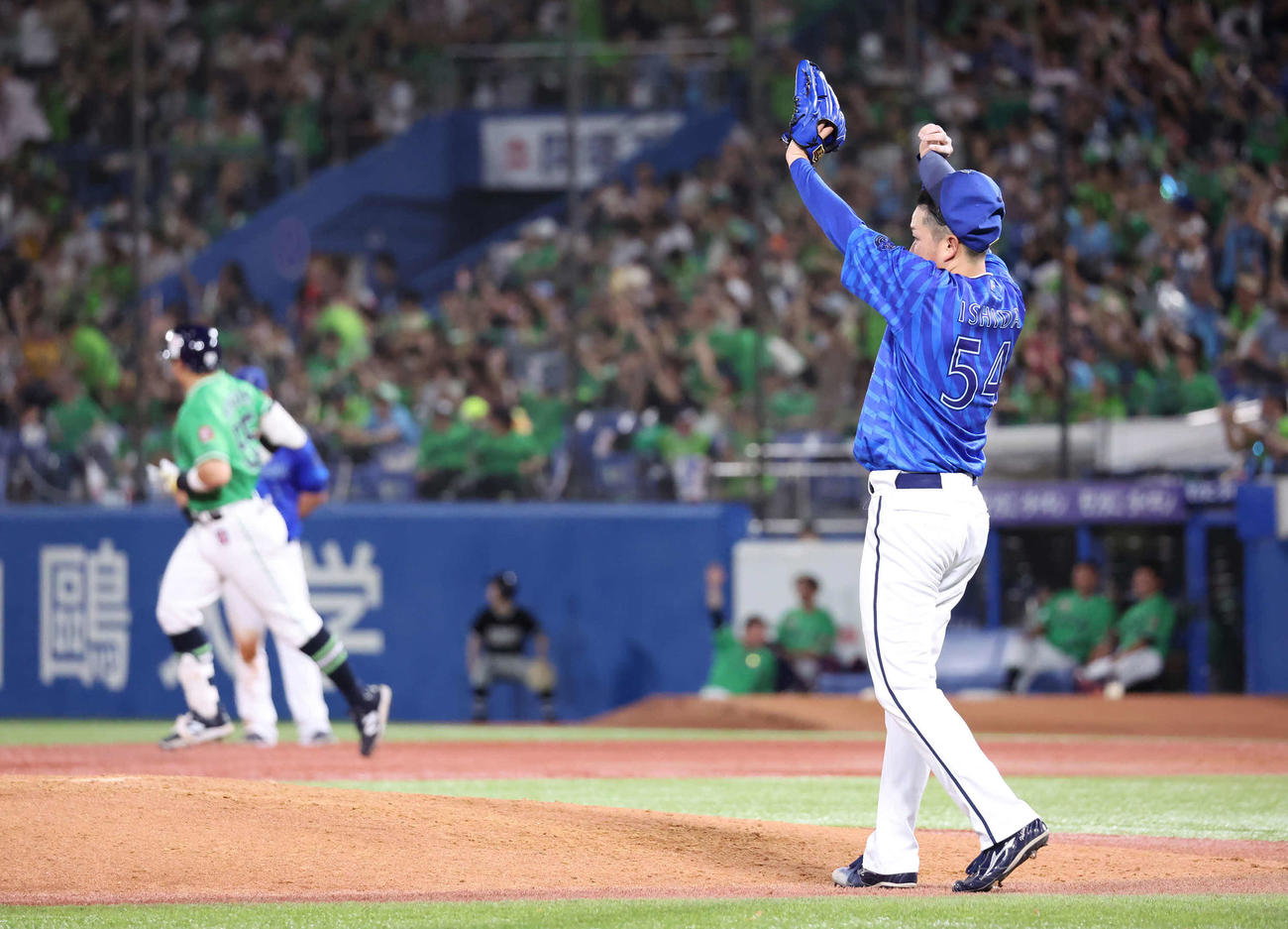 ヤクルト対DeNA 3回裏ヤクルト2死二塁、村上に2点本塁打を打たれた先発石田裕（撮影・丹羽敏通）