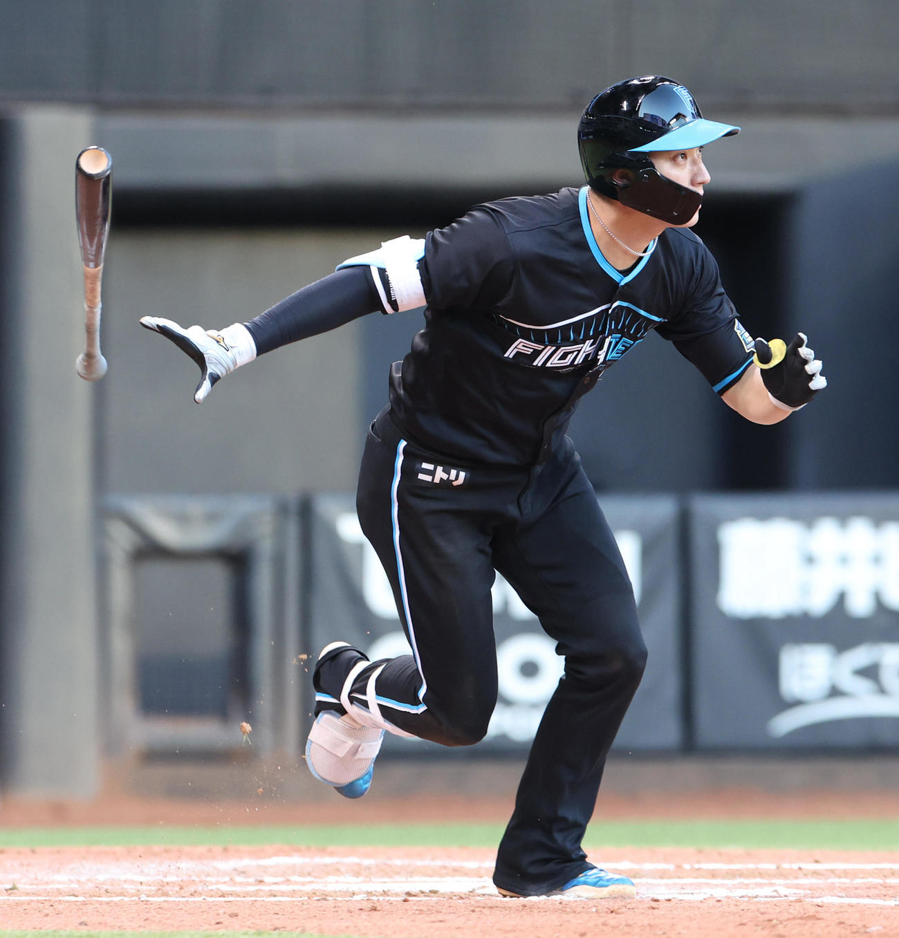 日本ハム対ソフトバンク　7回裏日本ハム1死満塁、浅間は中前適時打を放つ（撮影・佐藤翔太）