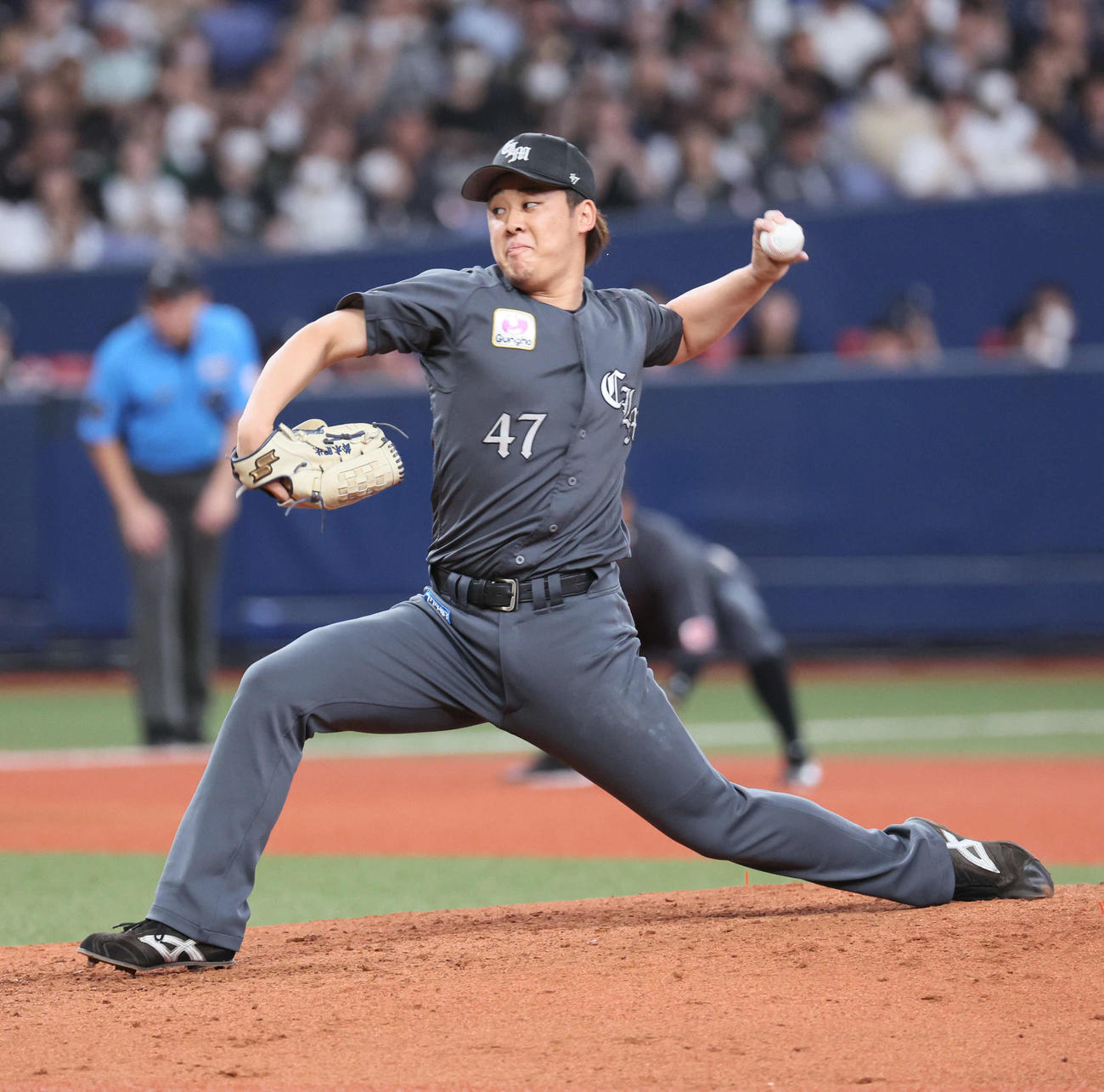 オリックス対ロッテ　ロッテ3番手の鈴木（撮影・宮崎幸一）