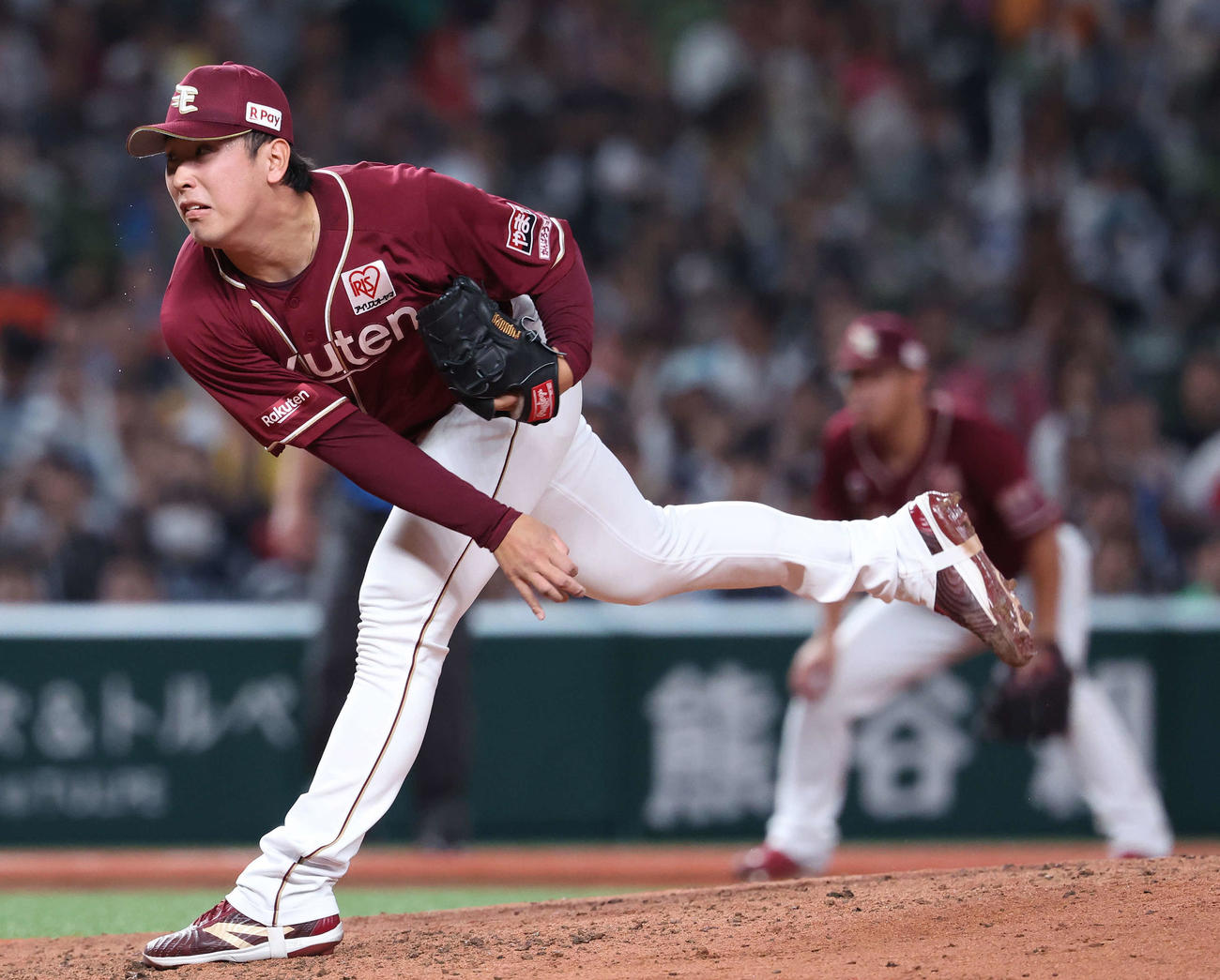 西武対楽天　7回裏西武2死一、三塁、2番手で登板する藤平（撮影・河田真司）
