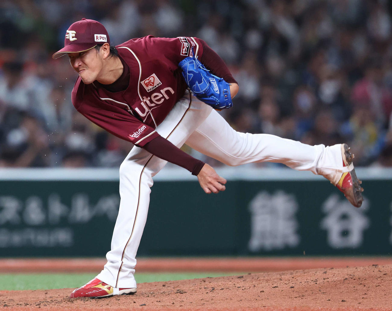 西武対楽天　3回裏、力投する岸（撮影・河田真司）