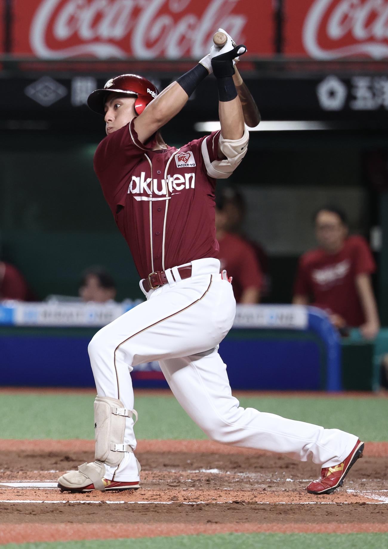 西武対楽天　2回表楽天2死二塁、左前打を放つ村林（撮影・河田真司）