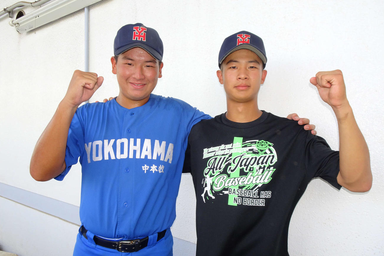中本牧の永山主将（左）とサヨナラ打の田中