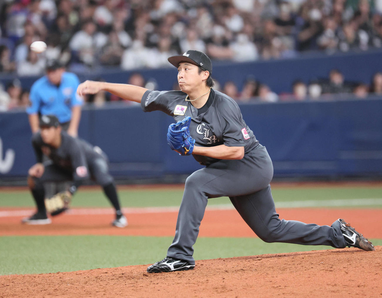 オリックス対ロッテ　9回表ロッテ1死満塁のピンチをしのいで20セーブ目を挙げた益田（撮影・宮崎幸一）