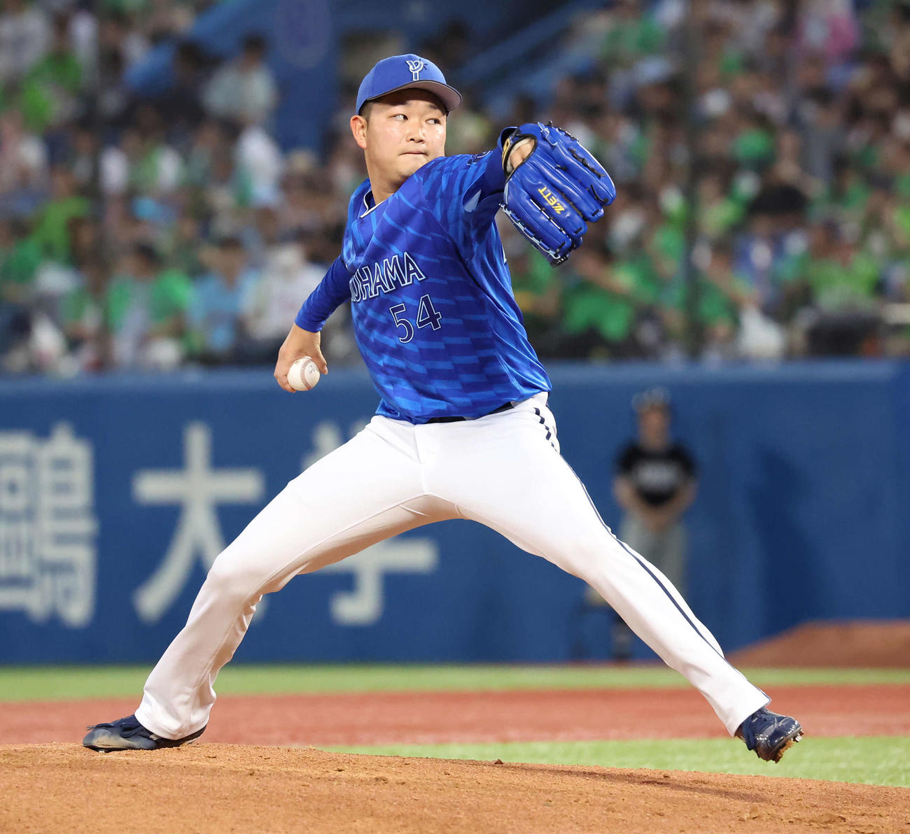 ヤクルト対DeNA　力投するDeNA先発石田裕（撮影・丹羽敏通）