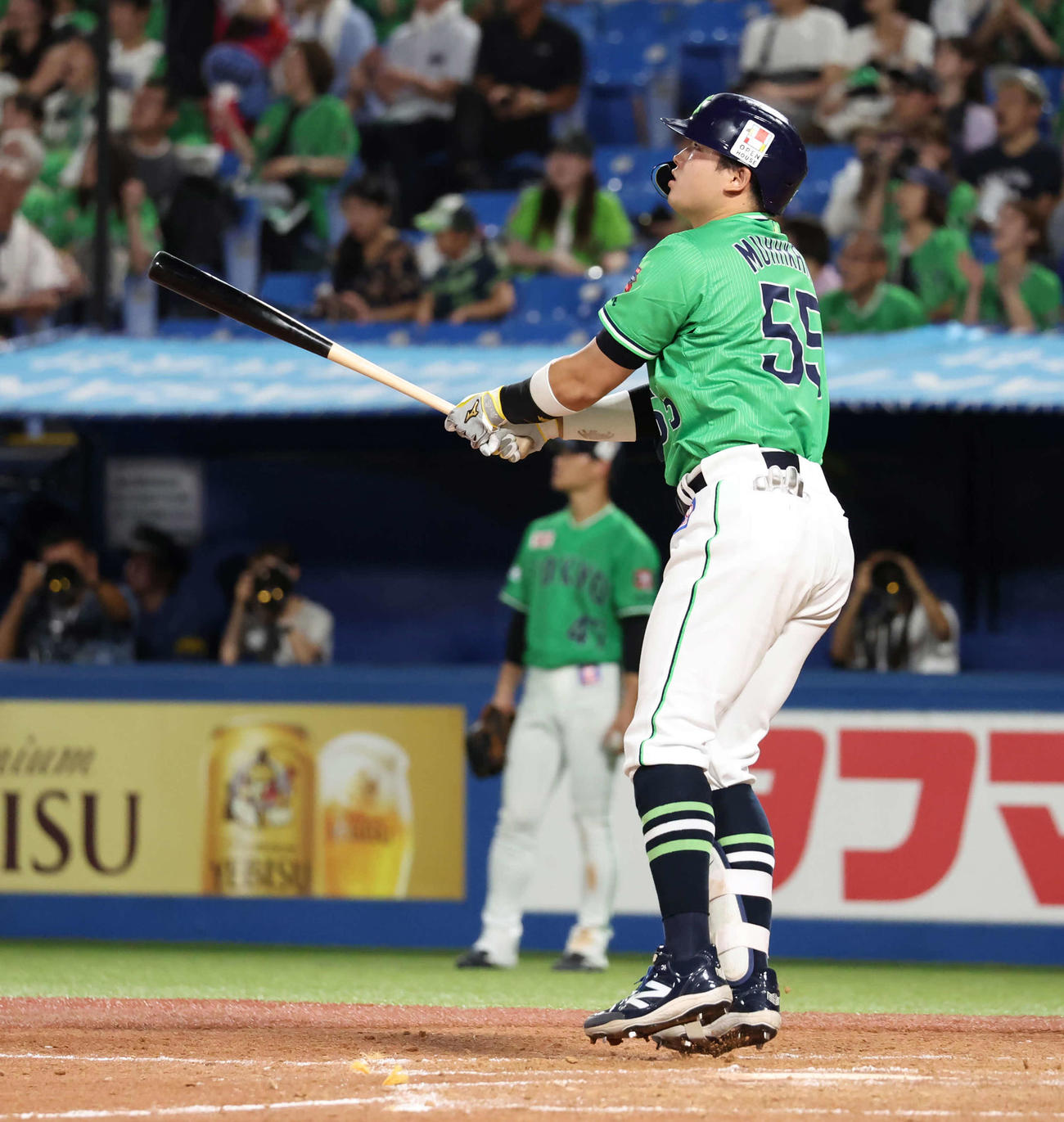 ヤクルト対DeNA 3回裏ヤクルト2死二塁、村上は中越えに2点本塁打を放つ（撮影・丹羽敏通）
