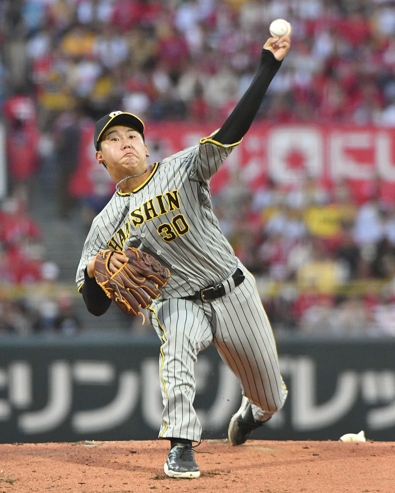 広島対阪神　力投する阪神先発の門別（撮影・岩下翔太）
