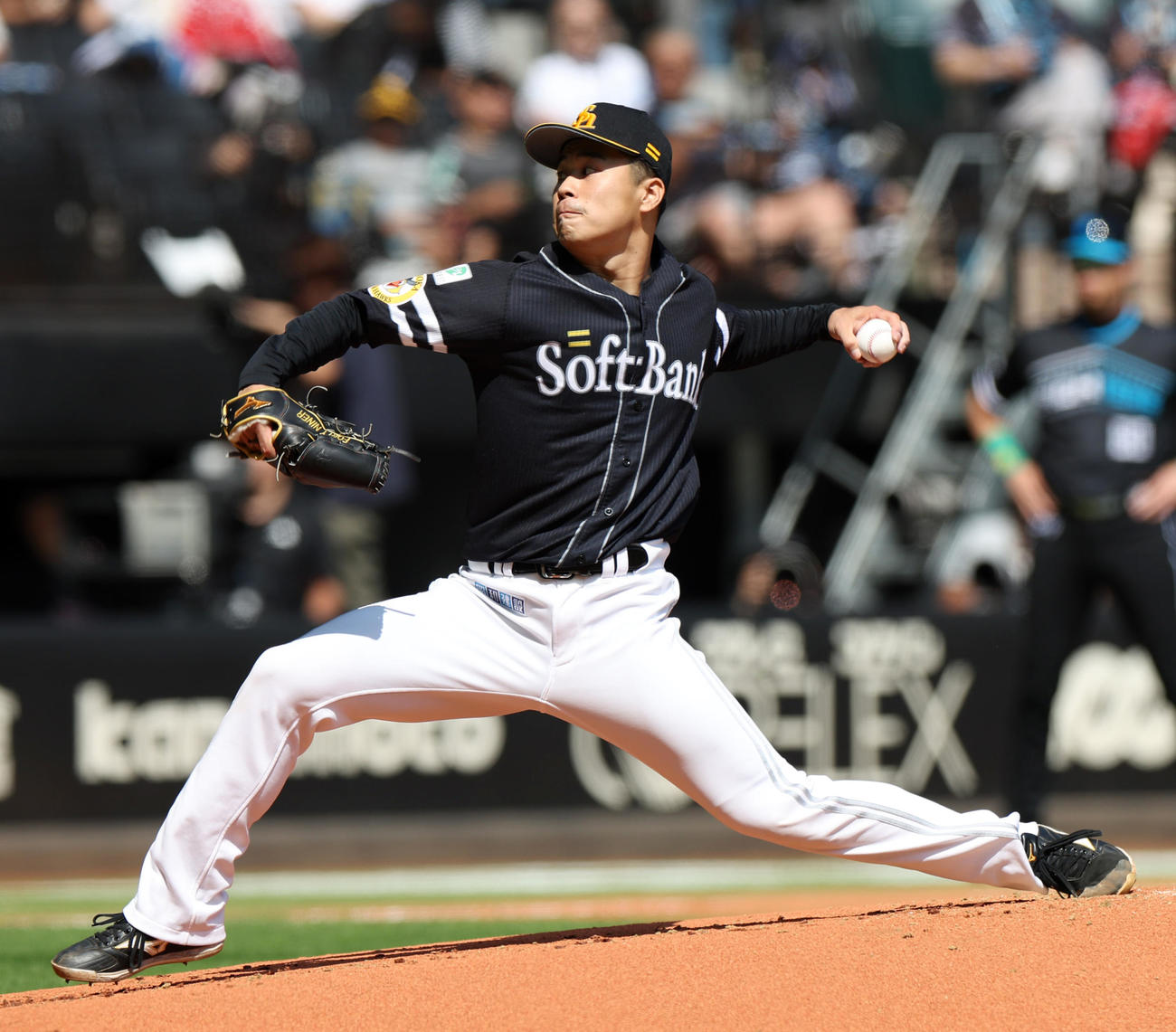 日本ハム対ソフトバンク　ソフトバンク先発の松本晴（撮影・佐藤翔太）